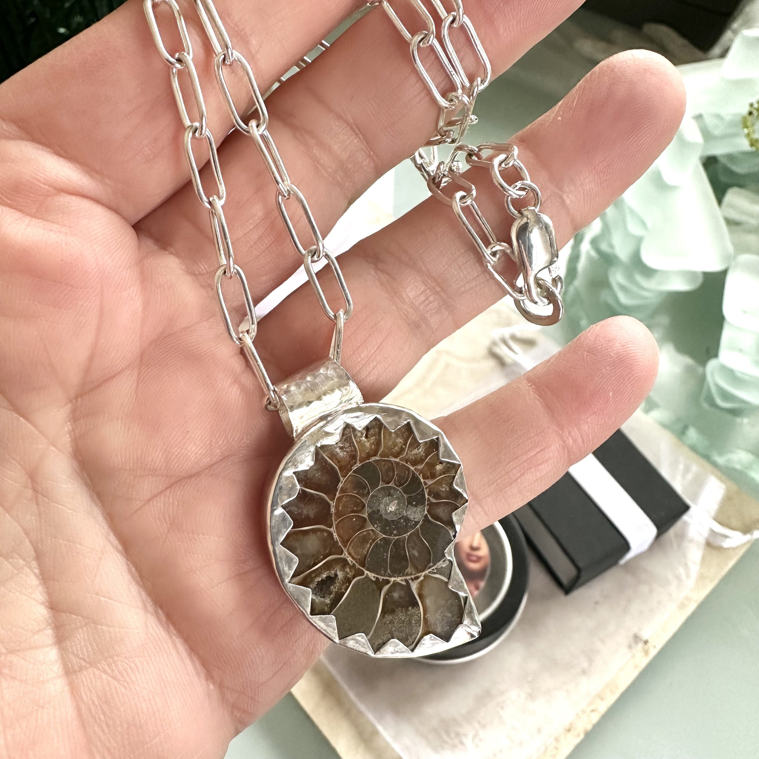 https://i.etsystatic.com/18428199/r/il/d98d00/5646929979/il_fullxfull.5646929979_afhp.jpg