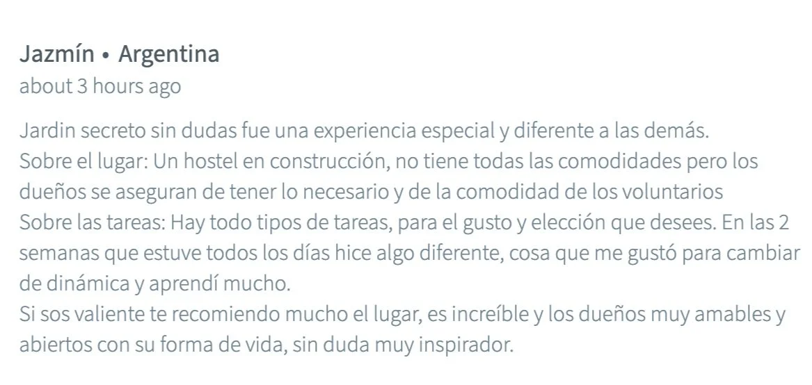A text review about a secret garden experience in Jazmín, Argentina, describing it as a unique hostel under construction with various chores and a change in routine.