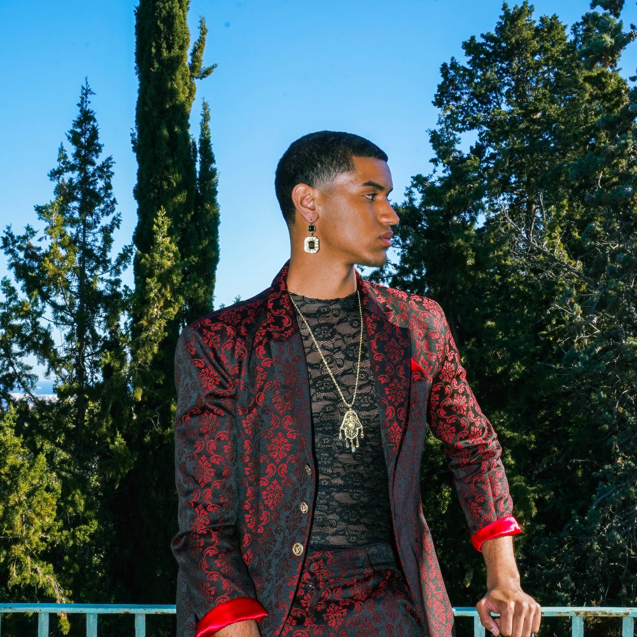 ELEGANCE OF BLACK BY HOSH 

A tribute to royalty and the Egyptian flag, with a suit that incorporates iconic elements from its ancient history, imbuing each stitch with an aura of mystery and power.

#HOSH #eleganceofblack