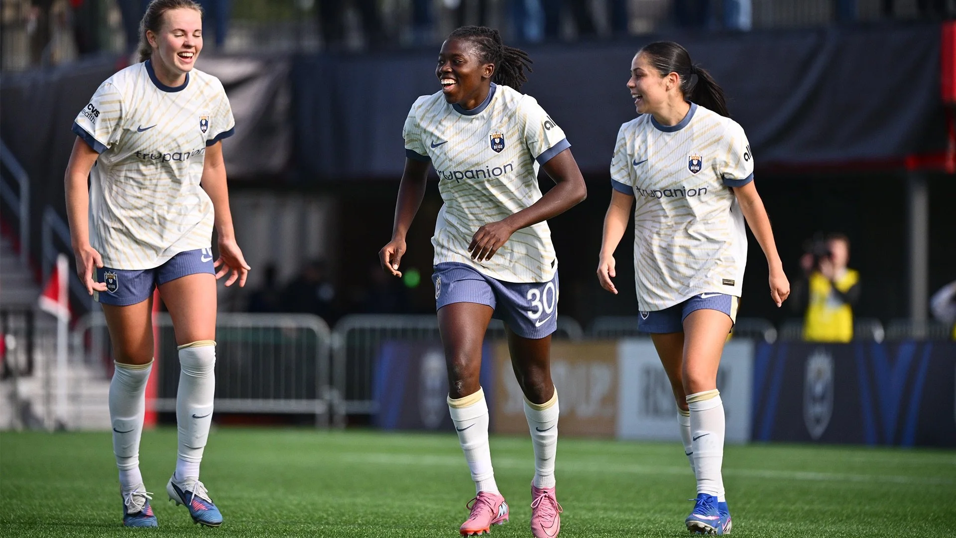 GOAL: Nerilia Mondesir's powerful strike doubles Reign FC's lead