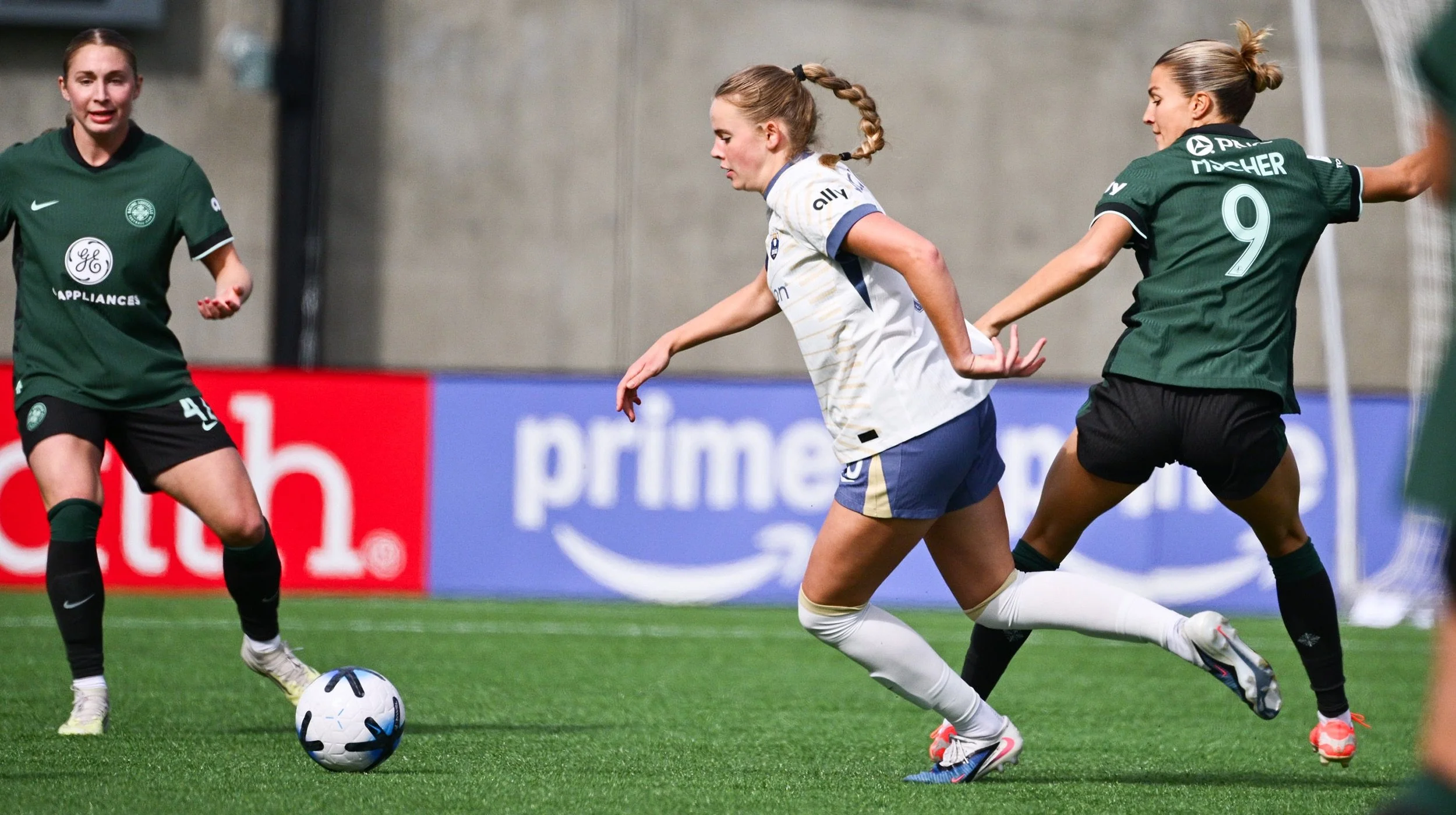 Midfielder Ainsley McCammon Nominated for NWSL Assist of the Week