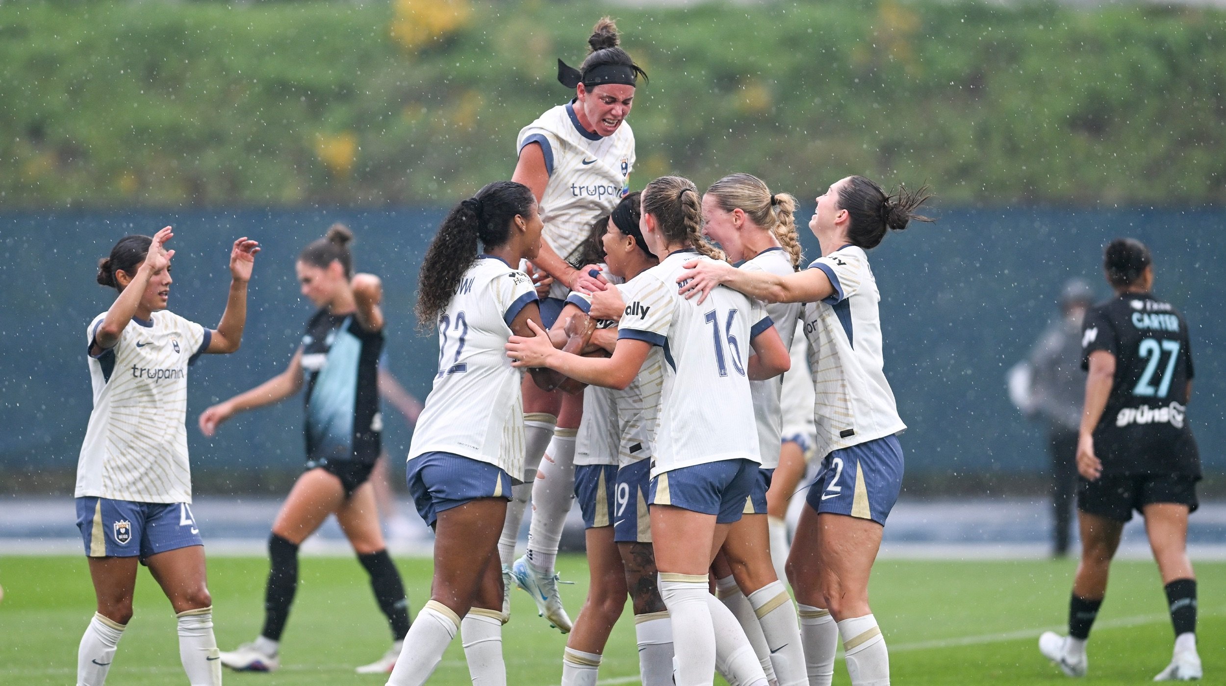GOAL: Maddie Mercado doubles the lead over Gotham