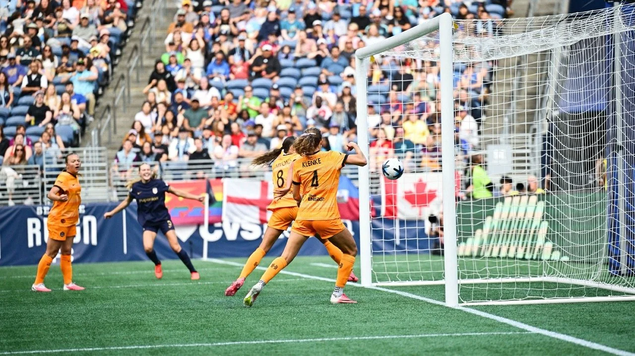 GOAL: Maddie Dahlien finds the back of the net against Houston