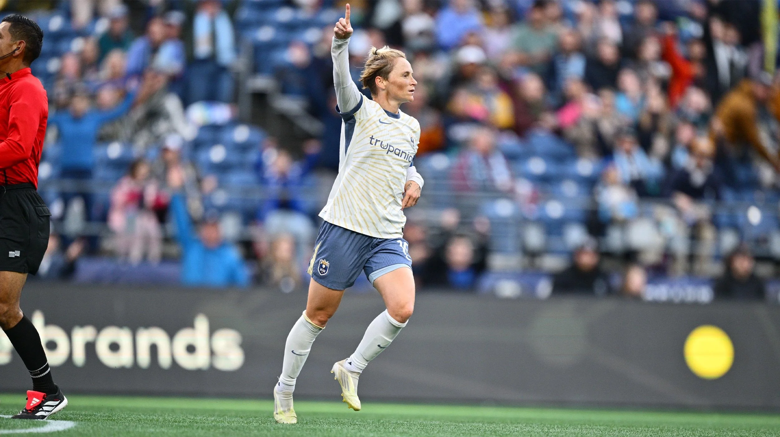 GOAL: Jess Fishlock strikes from distance to give Reign FC the lead over Boston