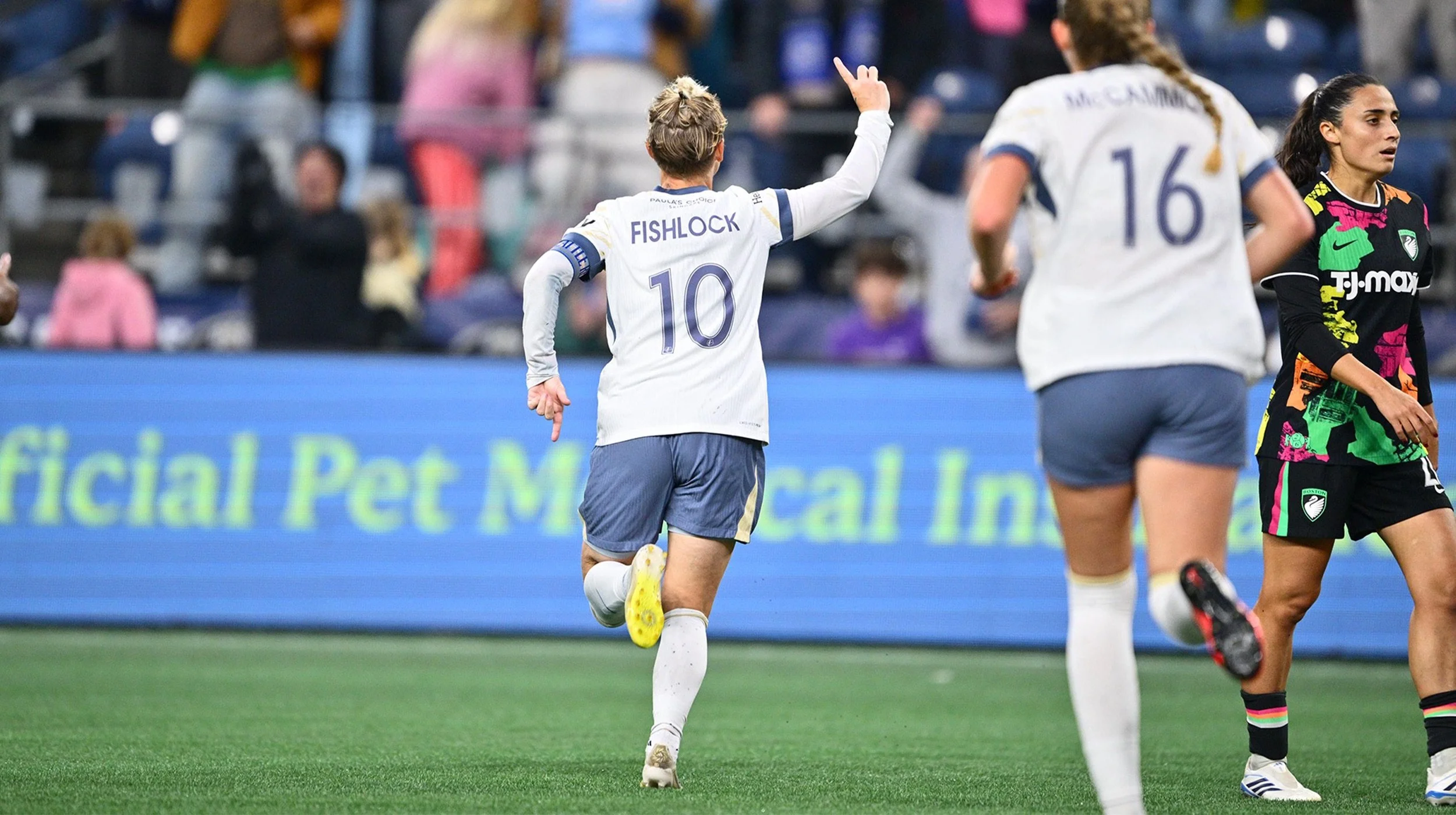 GOAL: Jess Fishlock adds a second against Boston