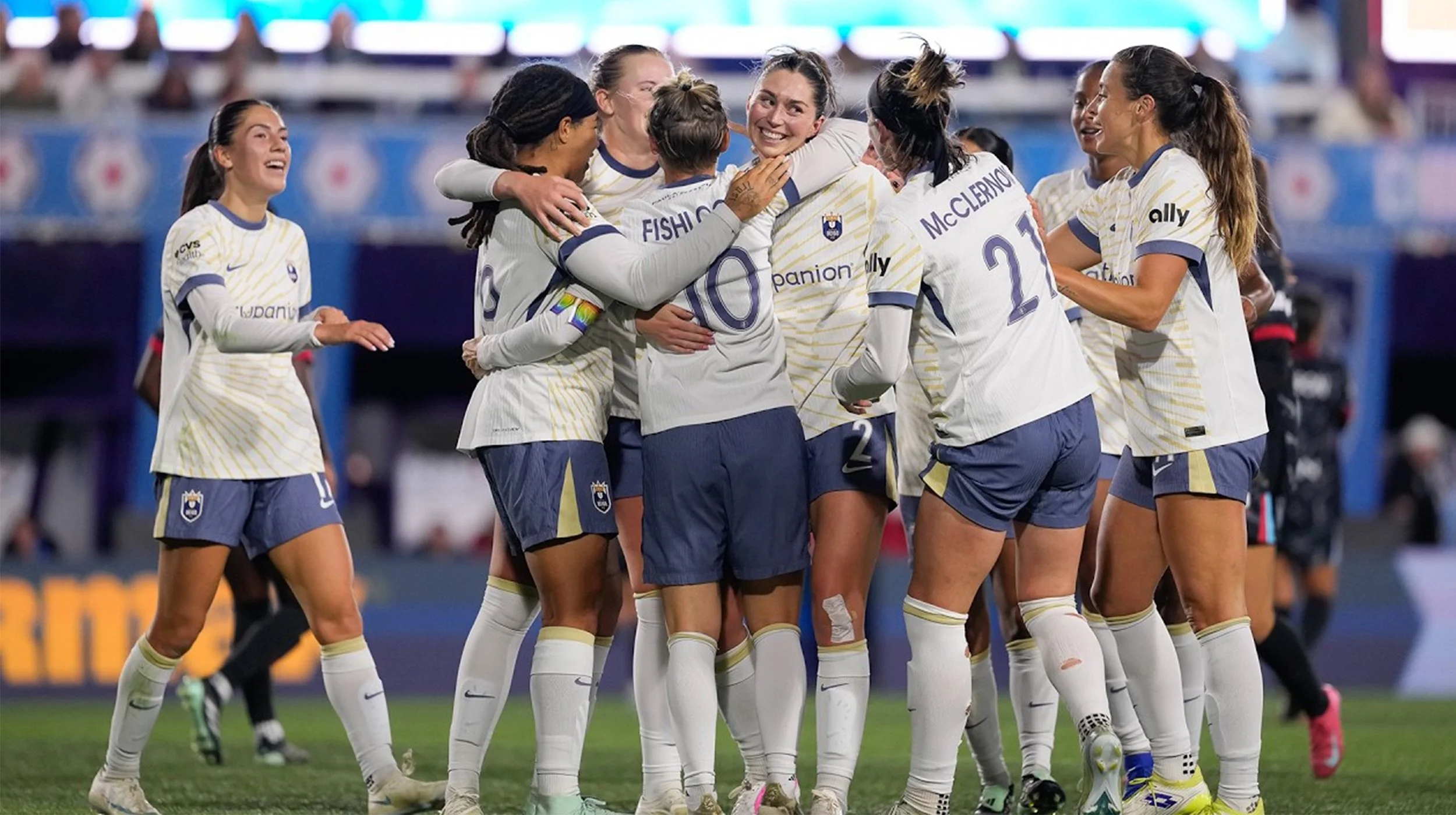 GOAL: Maddie Mercado gets her second in Chicago