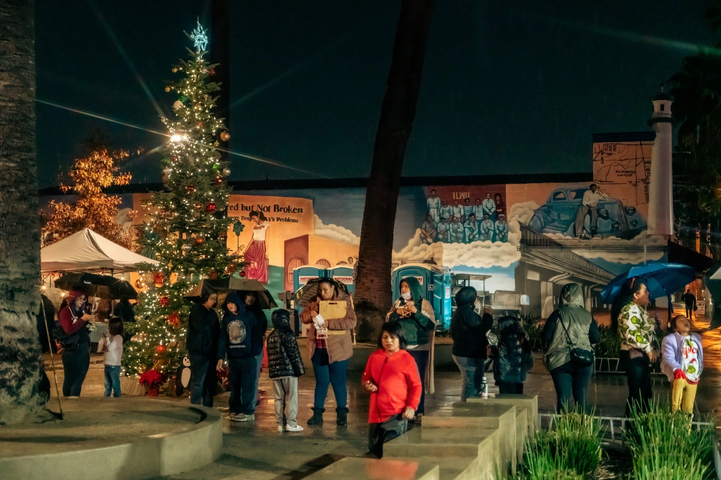 WTS-tree+with+crowds+and+mural+%282%29.jpg