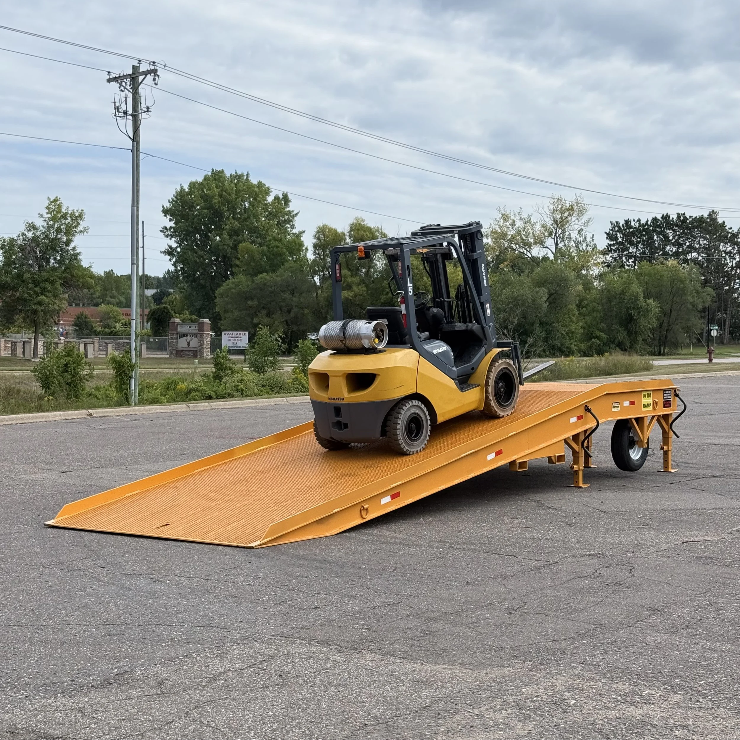 Wide mobile LQ120 yard ramp for warehouse and industrial loading