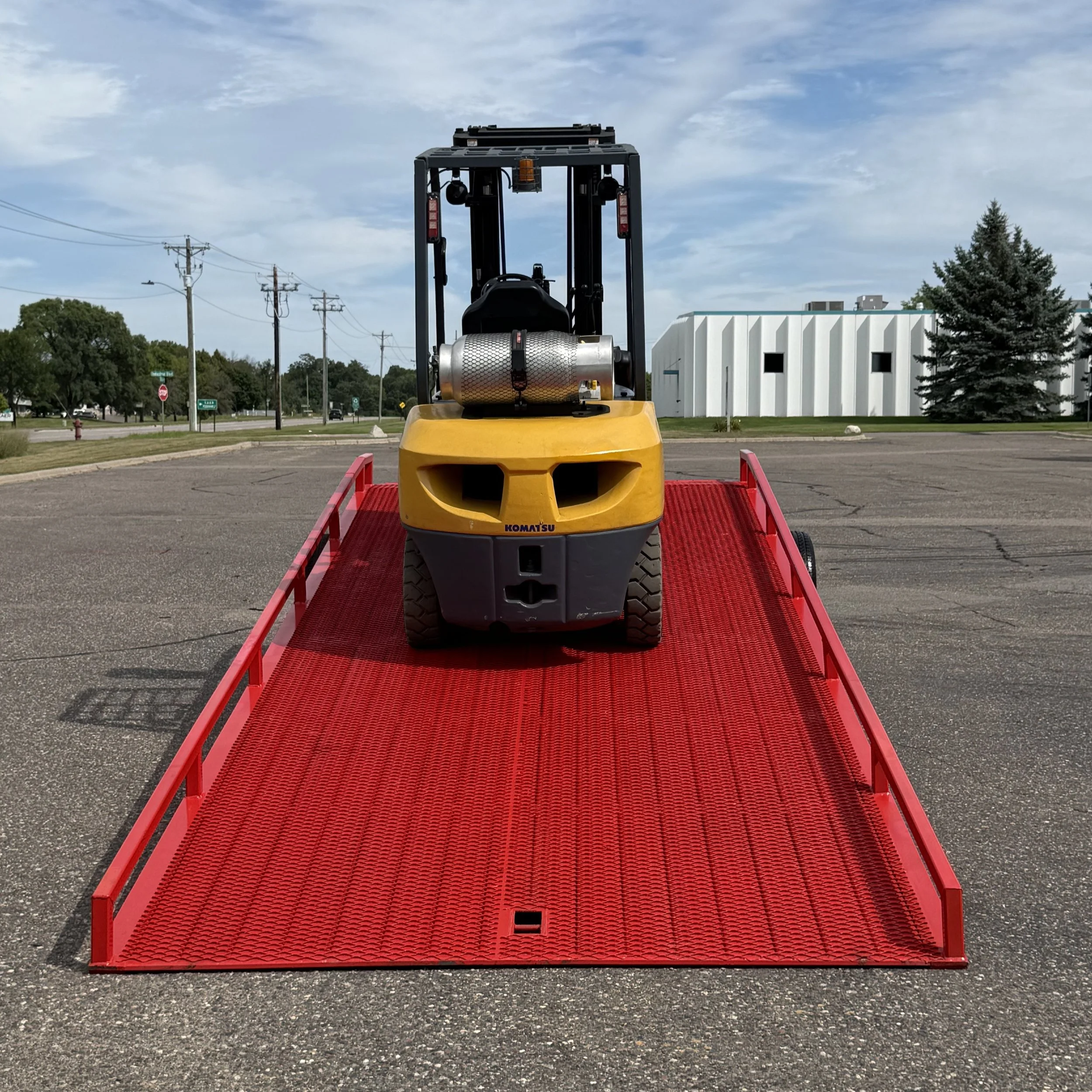 GT22 portable dock ramp for loading trucks without a loading dock