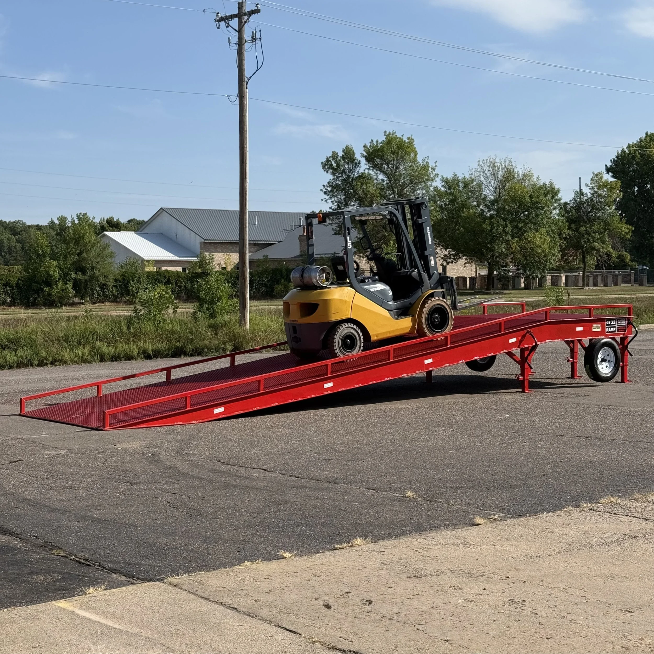 GT32 portable loading dock ramp for warehouse operations