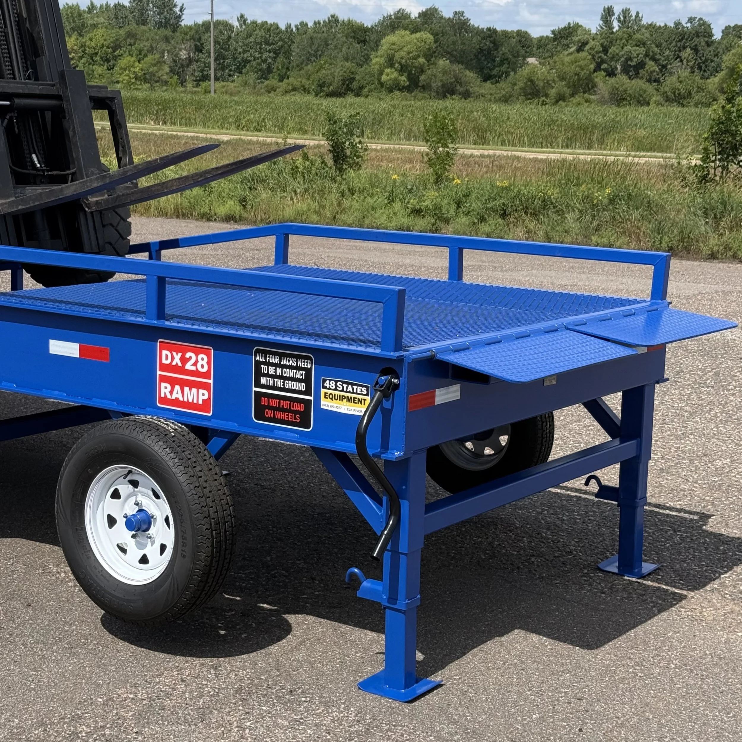 DX28 portable yard ramp for forklift loading and unloading