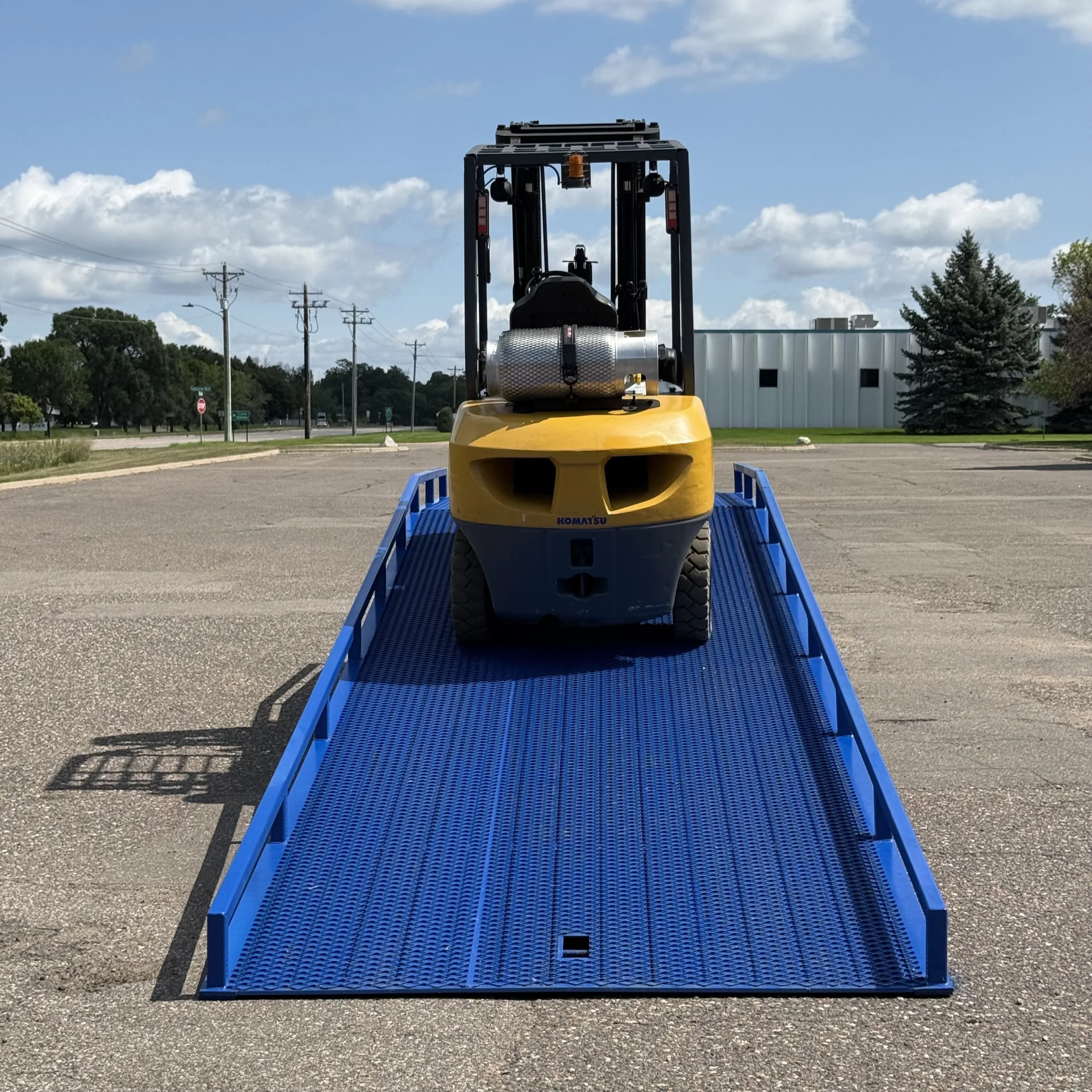 DX28 portable dock ramp for loading trucks without a loading dock