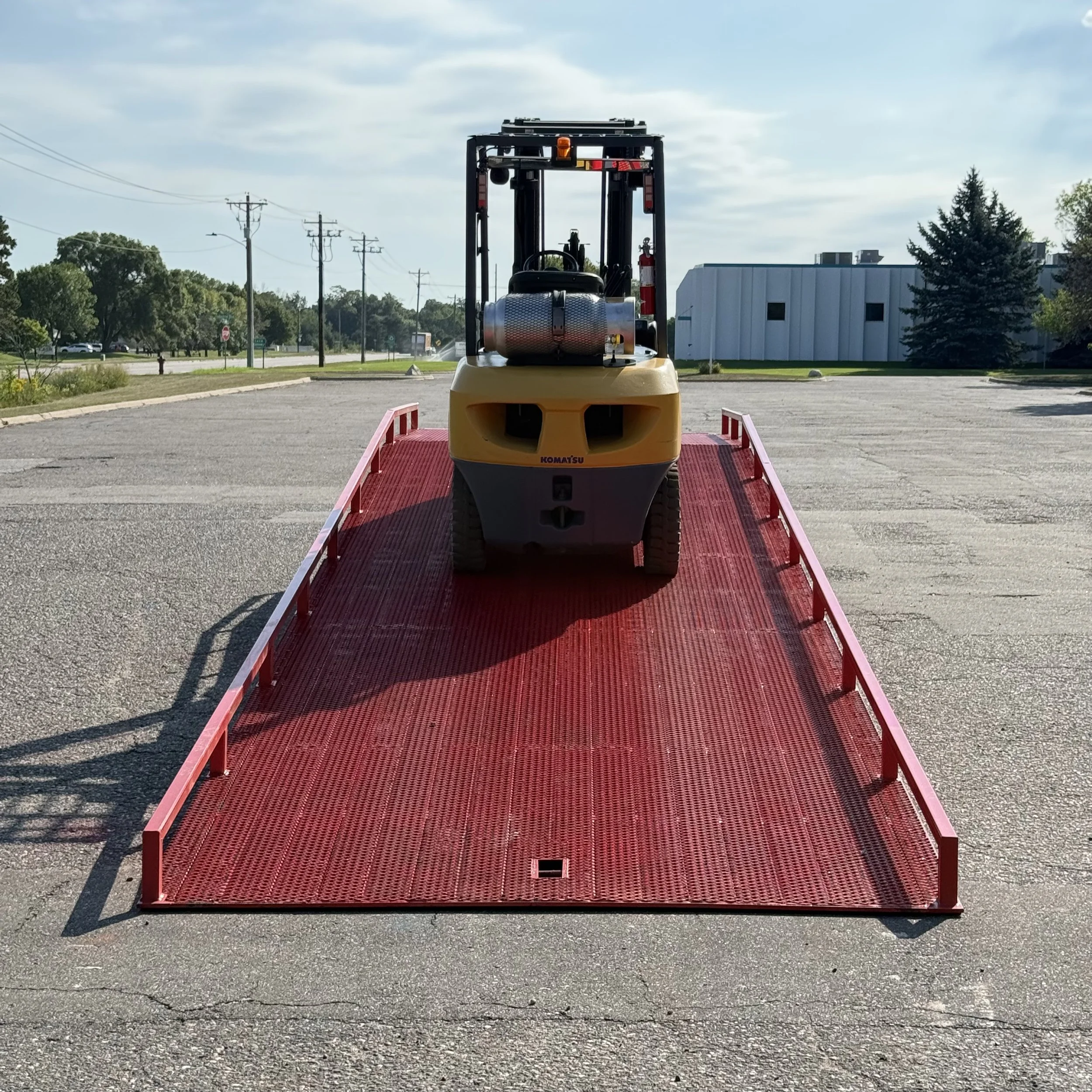 GT32 portable dock ramp for loading trucks without a loading dock