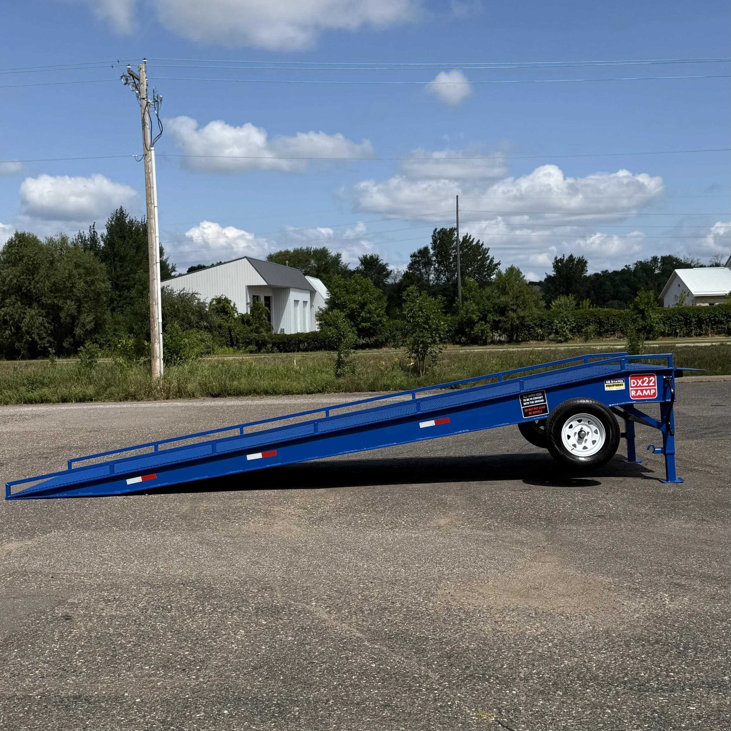 DX22 portable loading dock ramp for warehouse operations