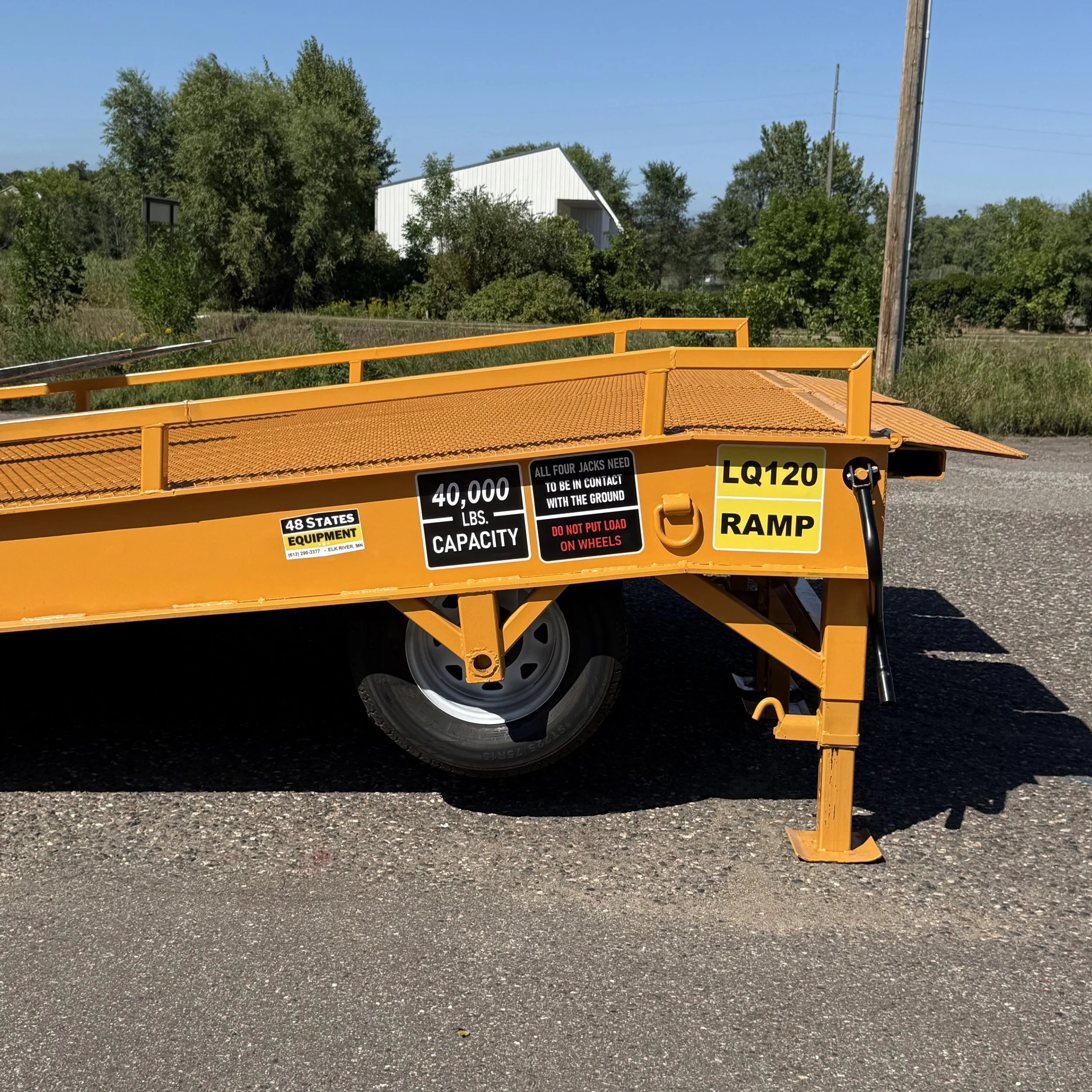 super-wide-mobile-yard-ramp-lq120.jpeg