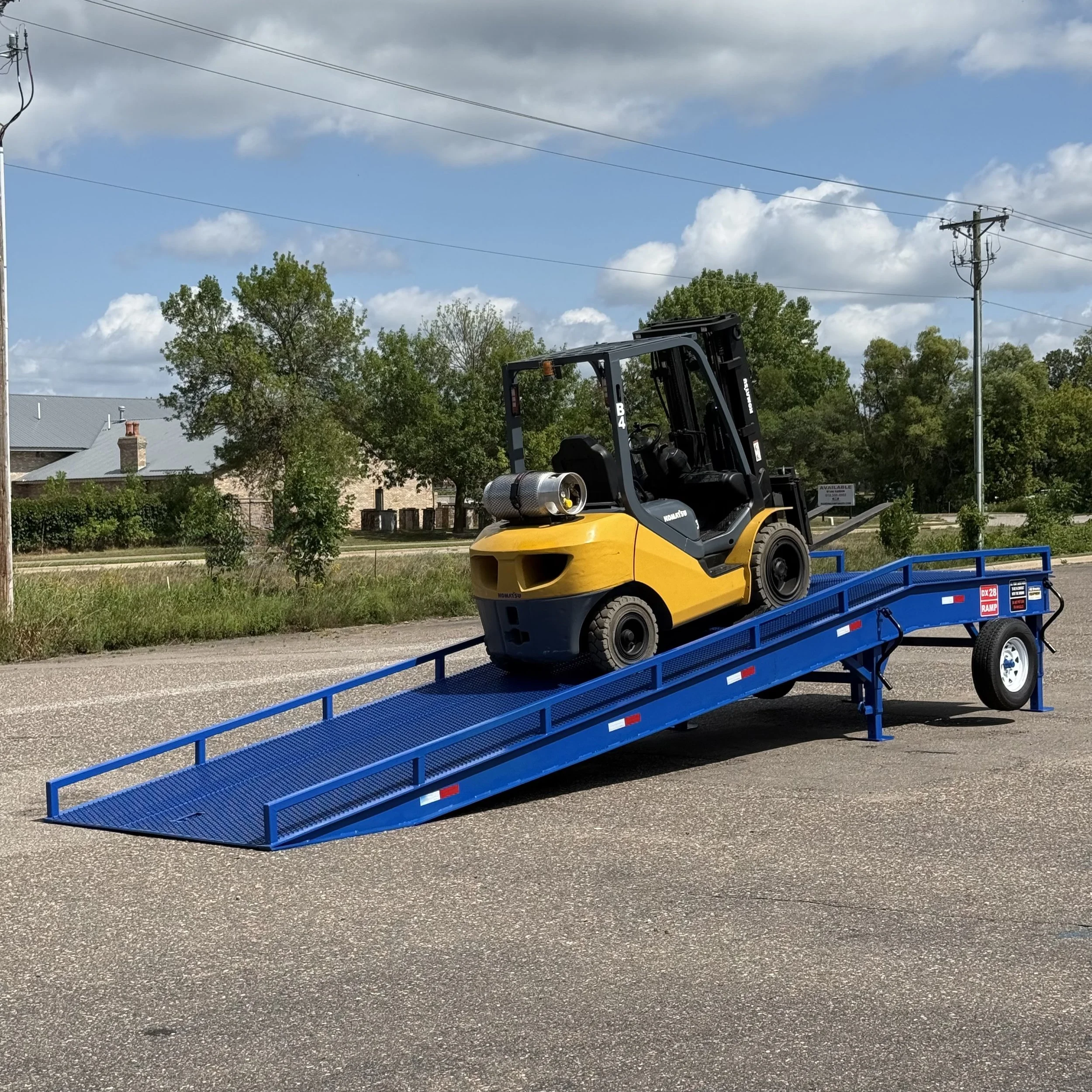 DX28 portable loading dock ramp for warehouse operations