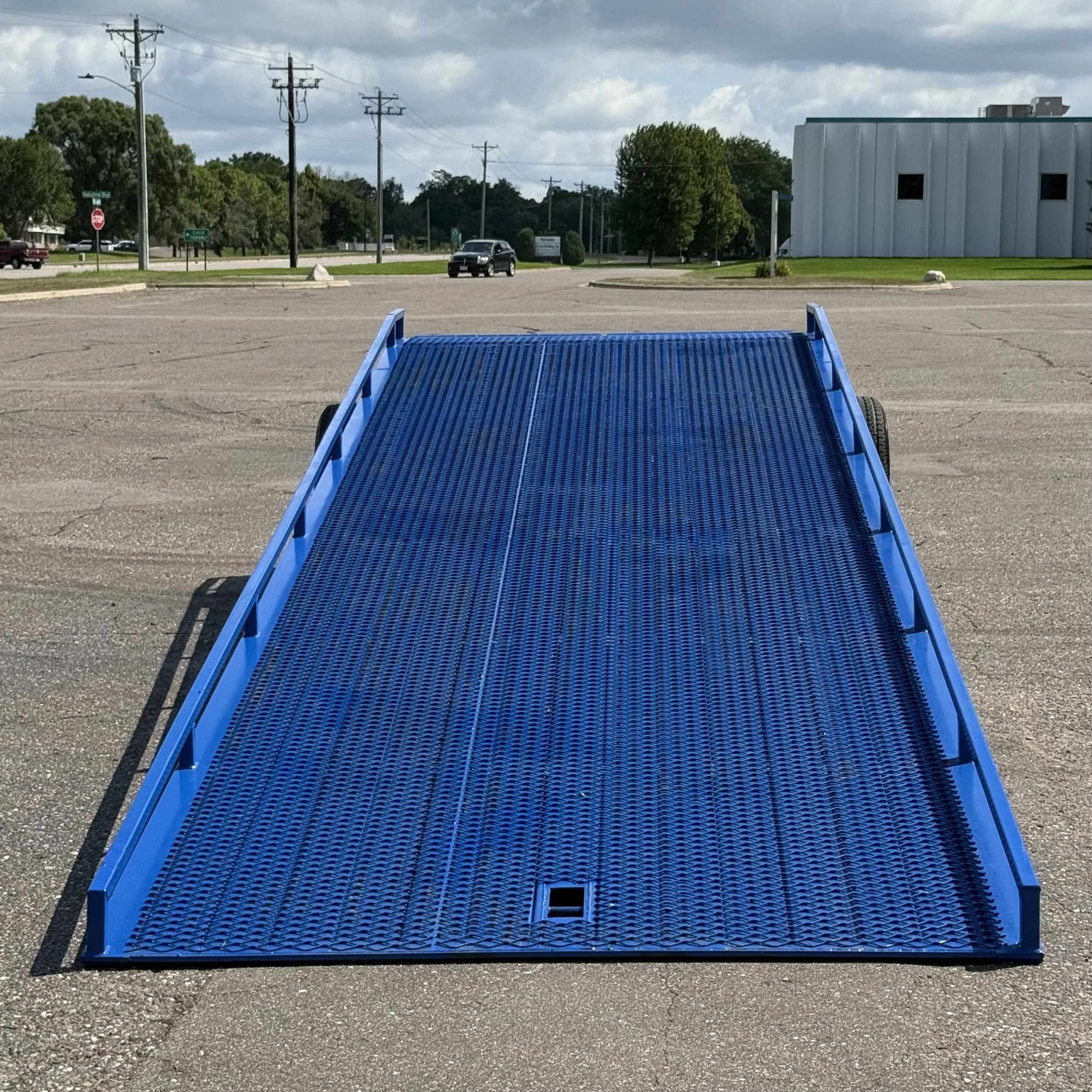 DX22 portable dock ramp for loading trucks without a loading dock