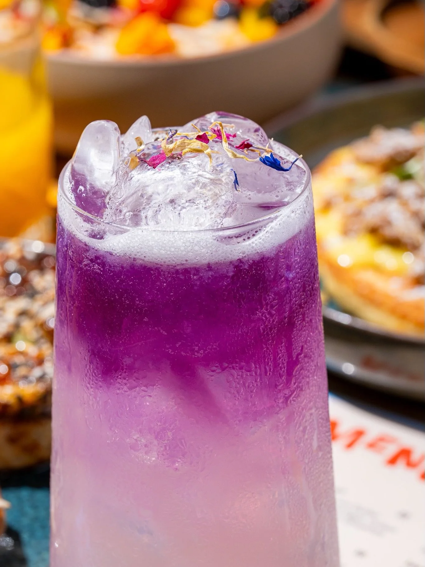 One sip and suddenly the day feels a little cooler. 💜🍋

Our Lavender Lemonade is the perfect mix of tart, sweet, and refreshingly floral. Made for slow brunches, patio hangs, and sipping on the go. 

#patioparty #brunchallday #acorncafe #healdsburg