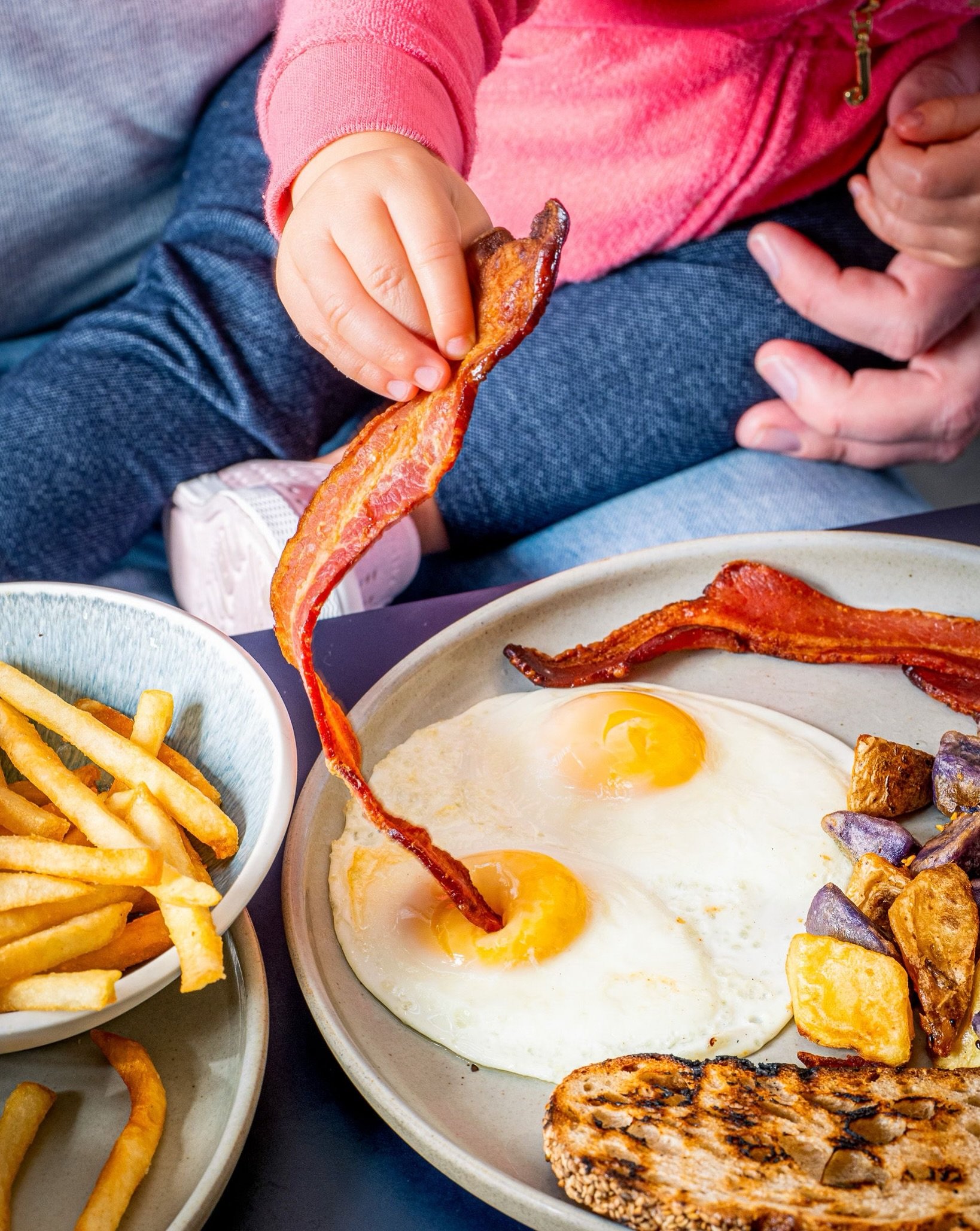 🍳How do you like your eggs? 

Over Easy, Poached, Scrambled&hellip;maybe whipped into the Lemon Ricotta Hotcake batter 😏 or in a Chocolate Chip Cookie? 

Let us know your style and we&rsquo;ll get them cracking 🥚

#breakfastturnedup #acorncafe #ge