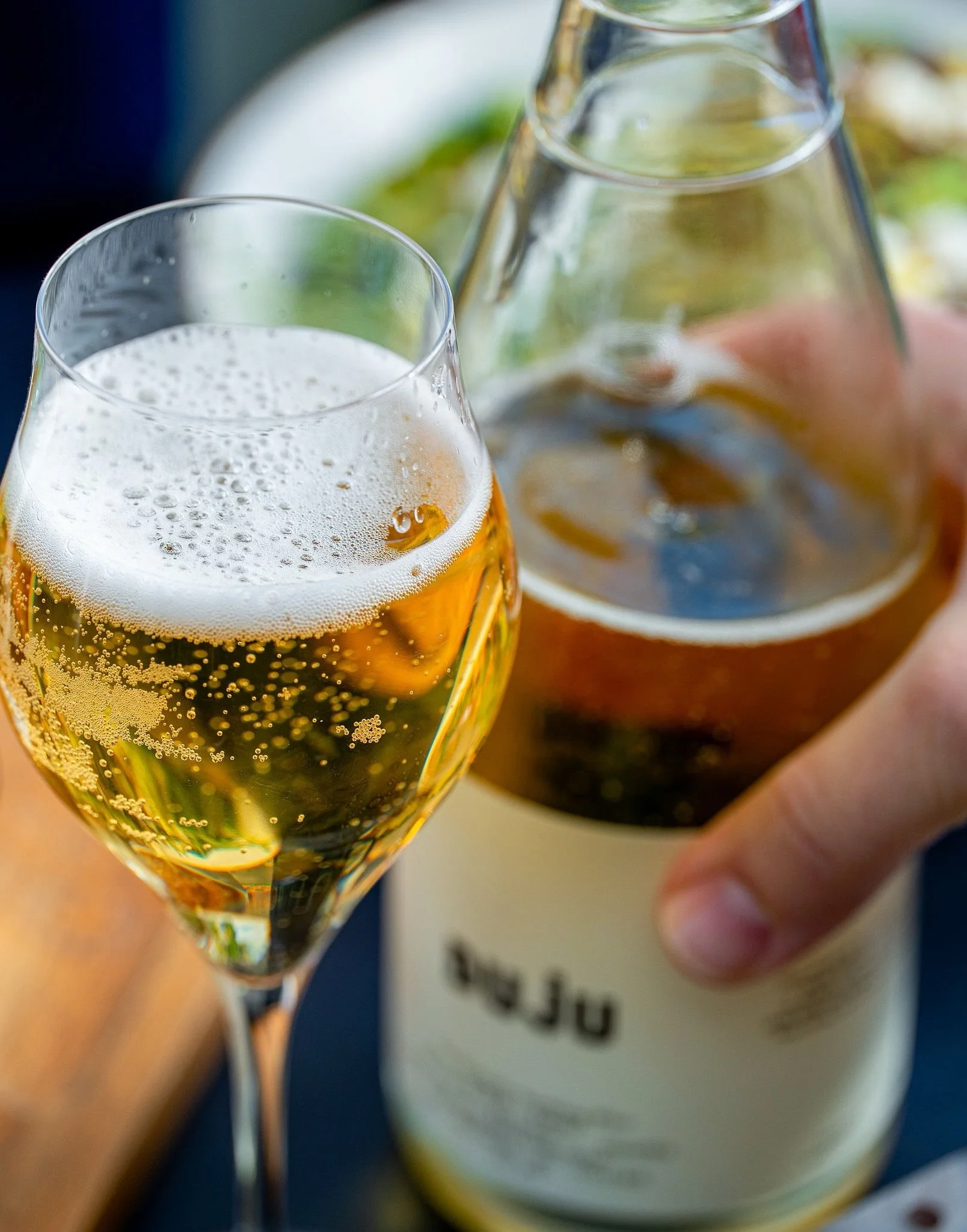 🫧 Bubbles without the hangover. Duju NA Sparkling Wine is available by the glass, bottle or Mimosa 🥂

Curated by our Marketplace neighbor, @erikadawkins at @bontonstudio, Duju elevates the vibe at your next brunch date. 

#bubblesandbrunch #naspark