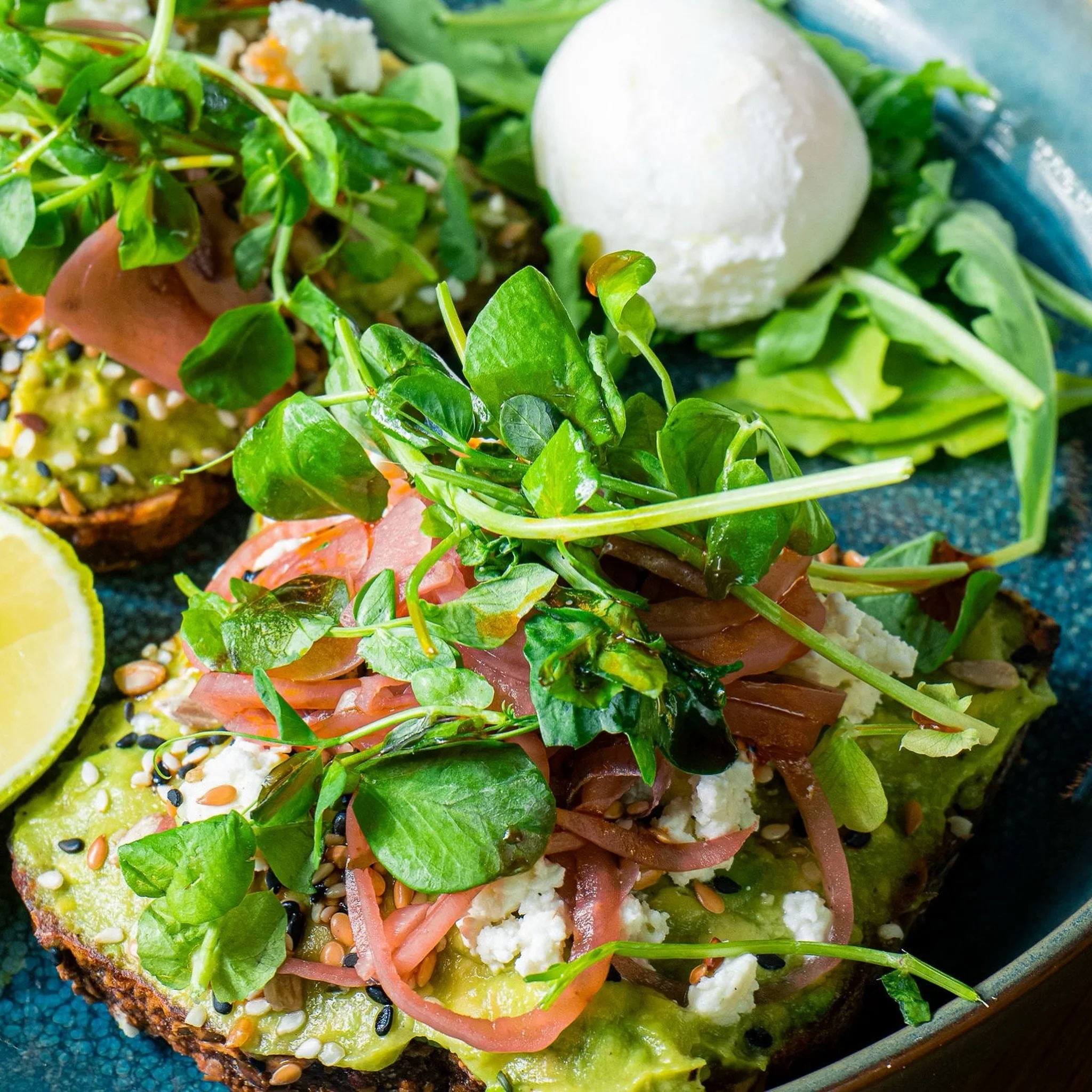 Avo Toast to keep you fueled this weekend + a poached egg for extra goodness. 🥑🍳

Bread made by our friends @goguettebread (GF available) 🍞

#brunchvibes #breakfastturnedup #acorncafe #vegetarian #healdsburg