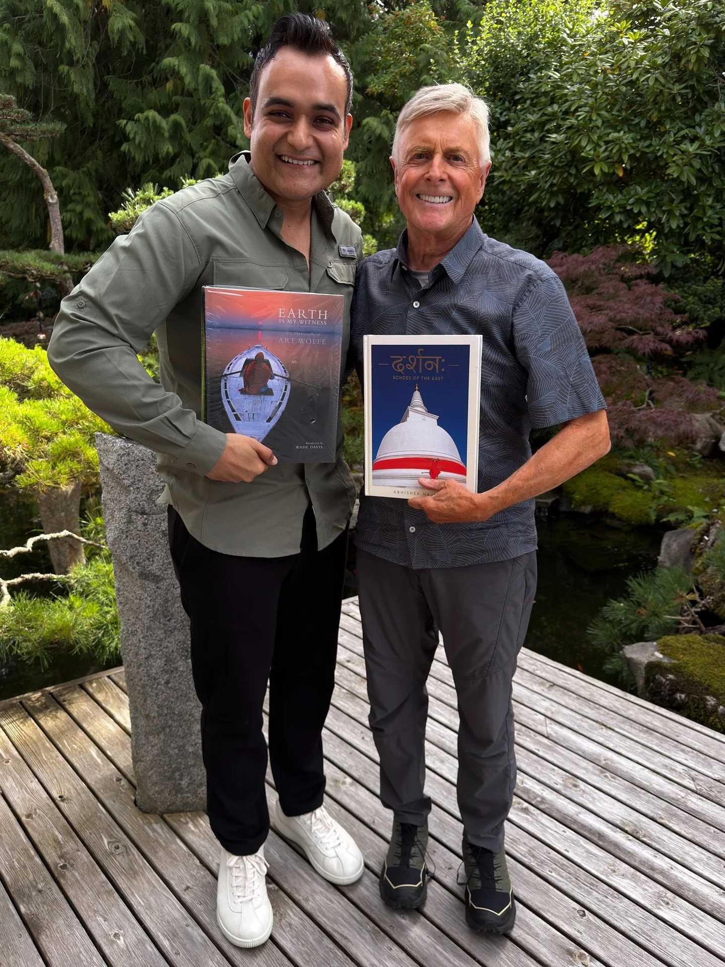 Meeting Art Wolfe, a true legend in photography, was an unforgettable experience. His work has inspired me for years, and having him sign his book for me was incredibly special. I was also proud to gift him mine&mdash;what an honor. @artwolfe 

#imag