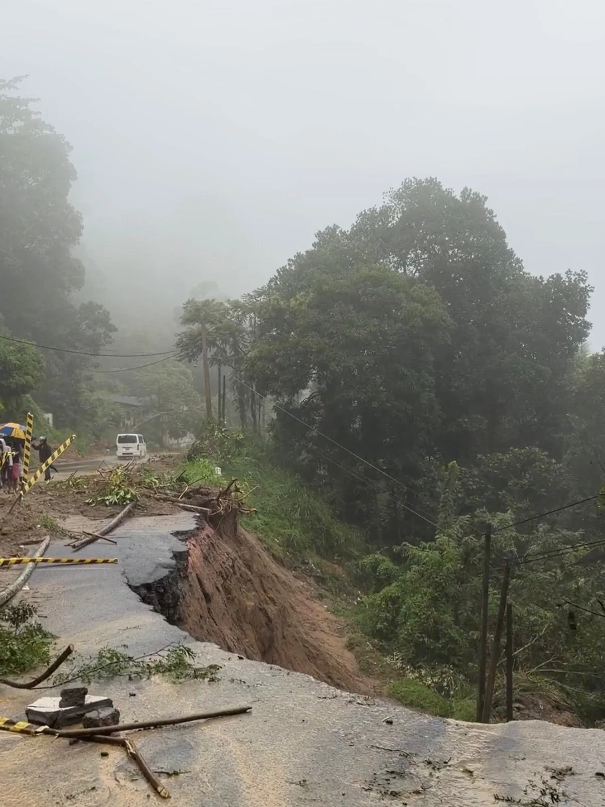 We were stuck in Kandy for four days due to Cyclone Ditwah &mdash; an unexpected pause we didn&rsquo;t plan for. But through it all, we stayed safe, supported each other, and witnessed just how powerful nature can be.

#cyclonesitwah #srilanka #uniqu