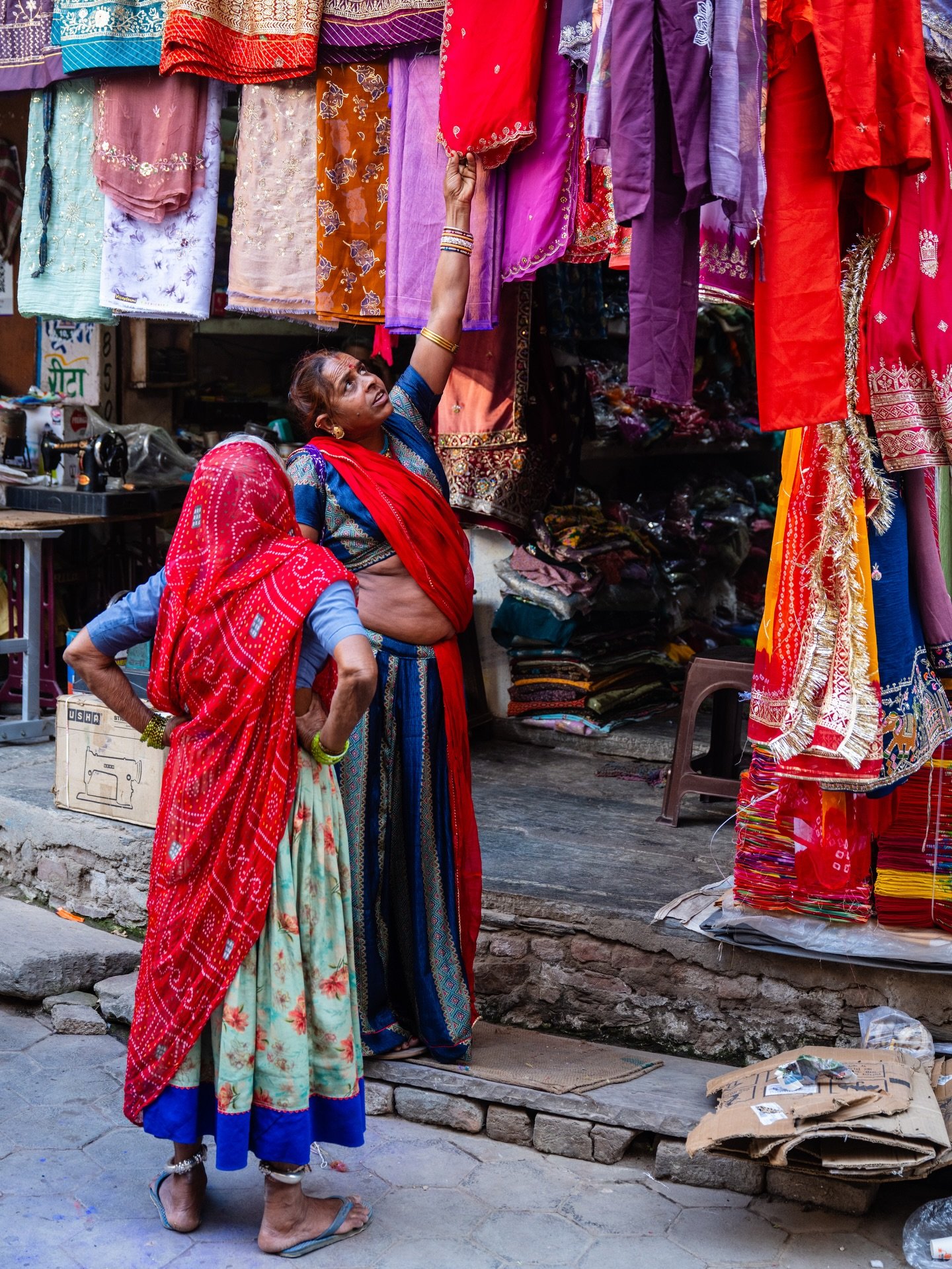 The colours of rural Rajasthan. In the small village markets around Udaipur, the vibrant dresses of the women bring life to every corner&mdash;turning an ordinary market day into a beautiful explosion of colour.

India Photo Trip with @bobholmesphoto