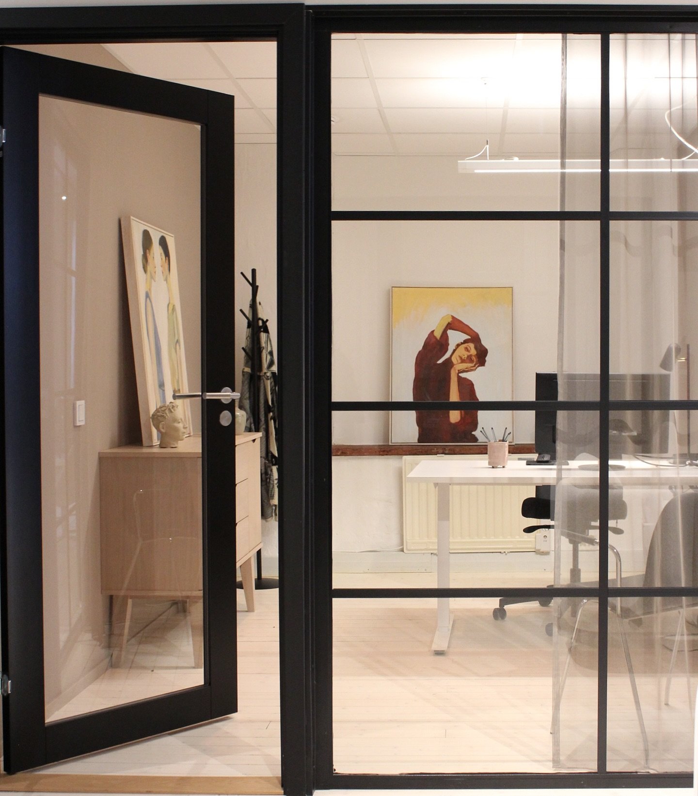 Vem vill inte jobba h&auml;r!?🤩

LEDIGT KONTOR🌱 

Fr&aring;n &aring;rsskiftet kommer ett av de vackra kontoren hos oss p&aring; Gjuteriet bli ledigt. Vi &auml;r ett litet och lugnt co-work kontor med vackert inredda lokaler och en h&auml;rlig atmos