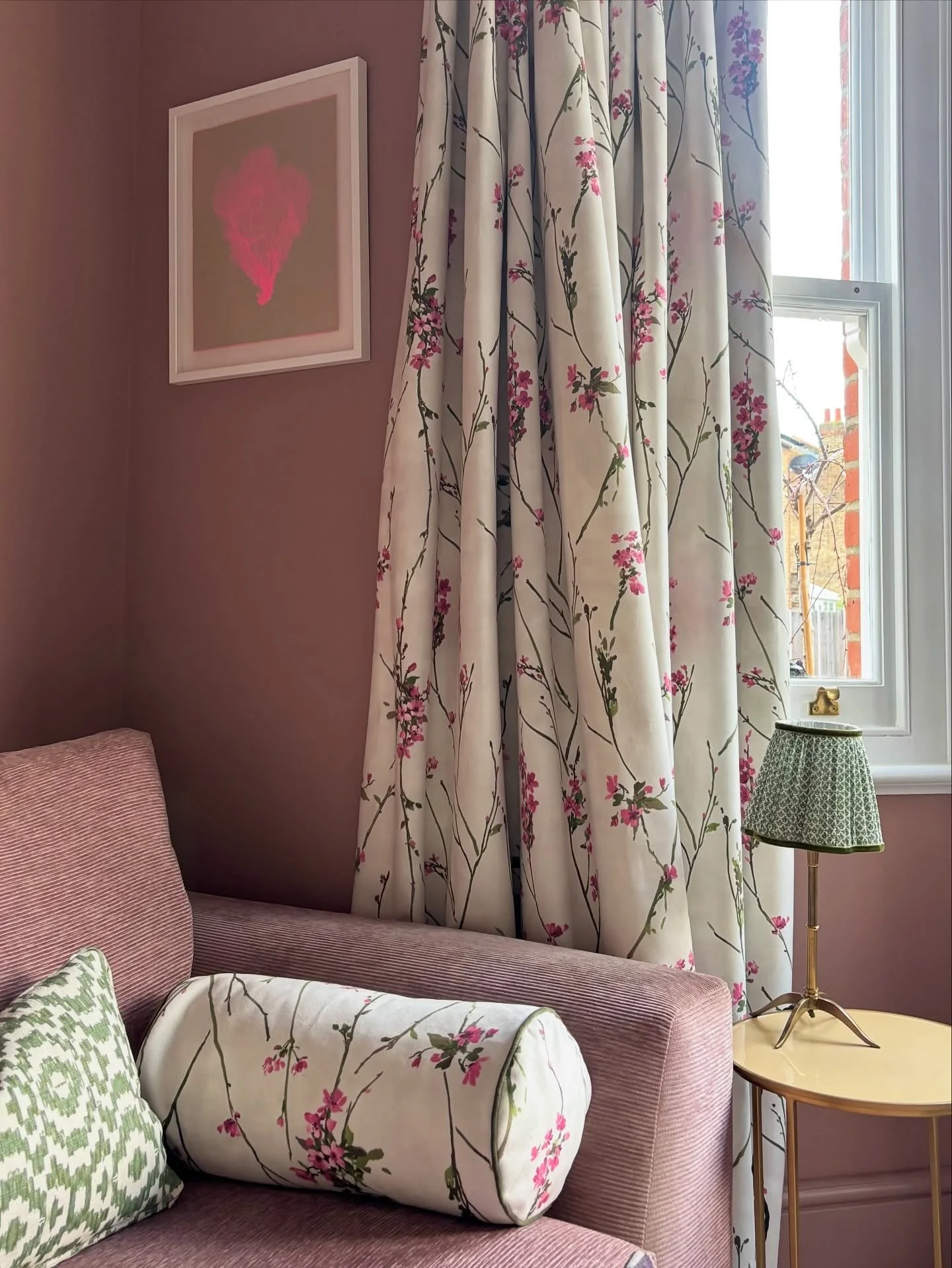 Know the look you want but unsure how to bring it all together? We create flow through every detail, from blinds to matching cushions, with thoughtful touches no online shopping can replicate.

If this is something you would like in your home, enquir