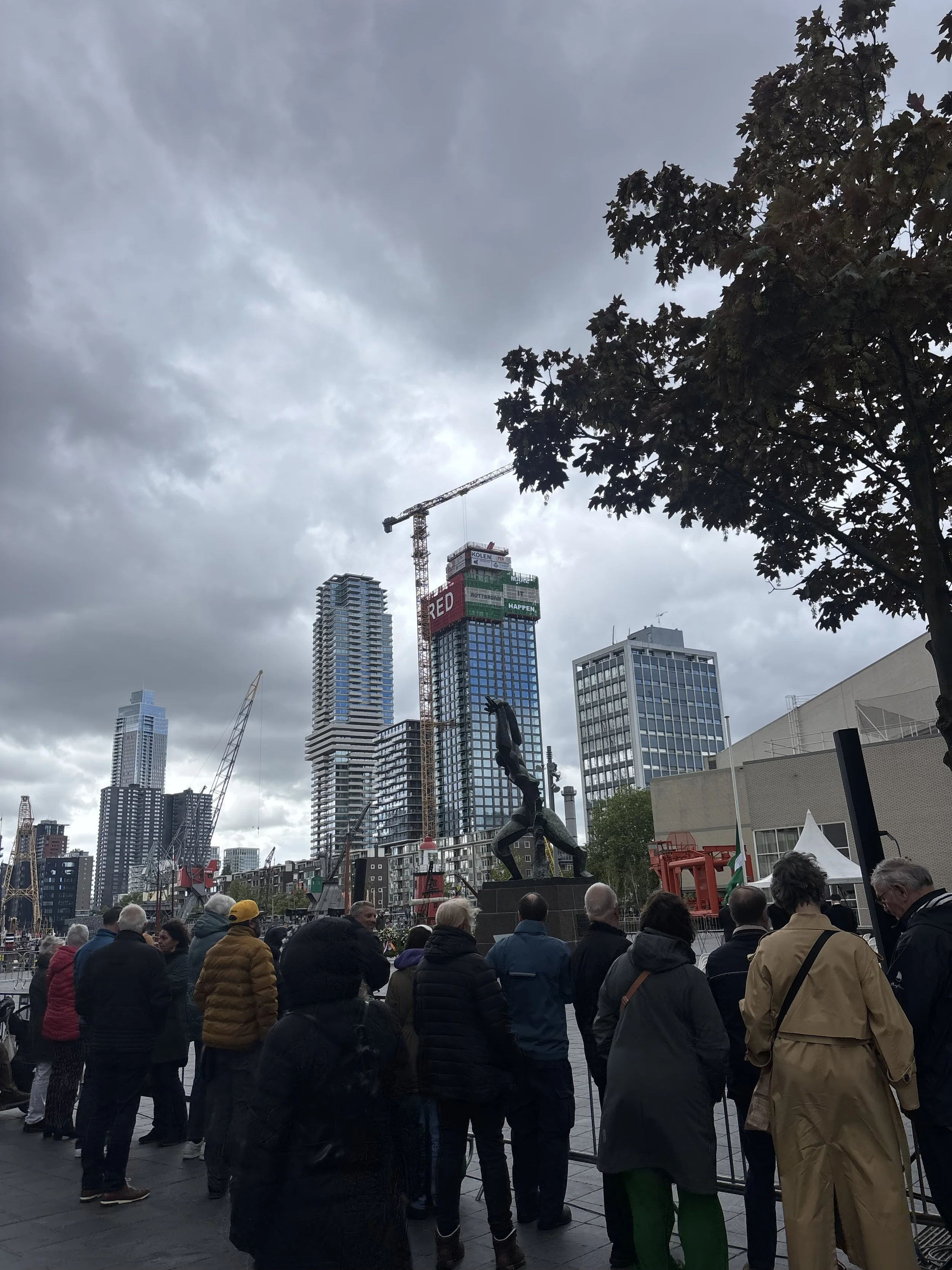 Rotterdam herdenkt 14 mei: verhalen die generaties verbinden