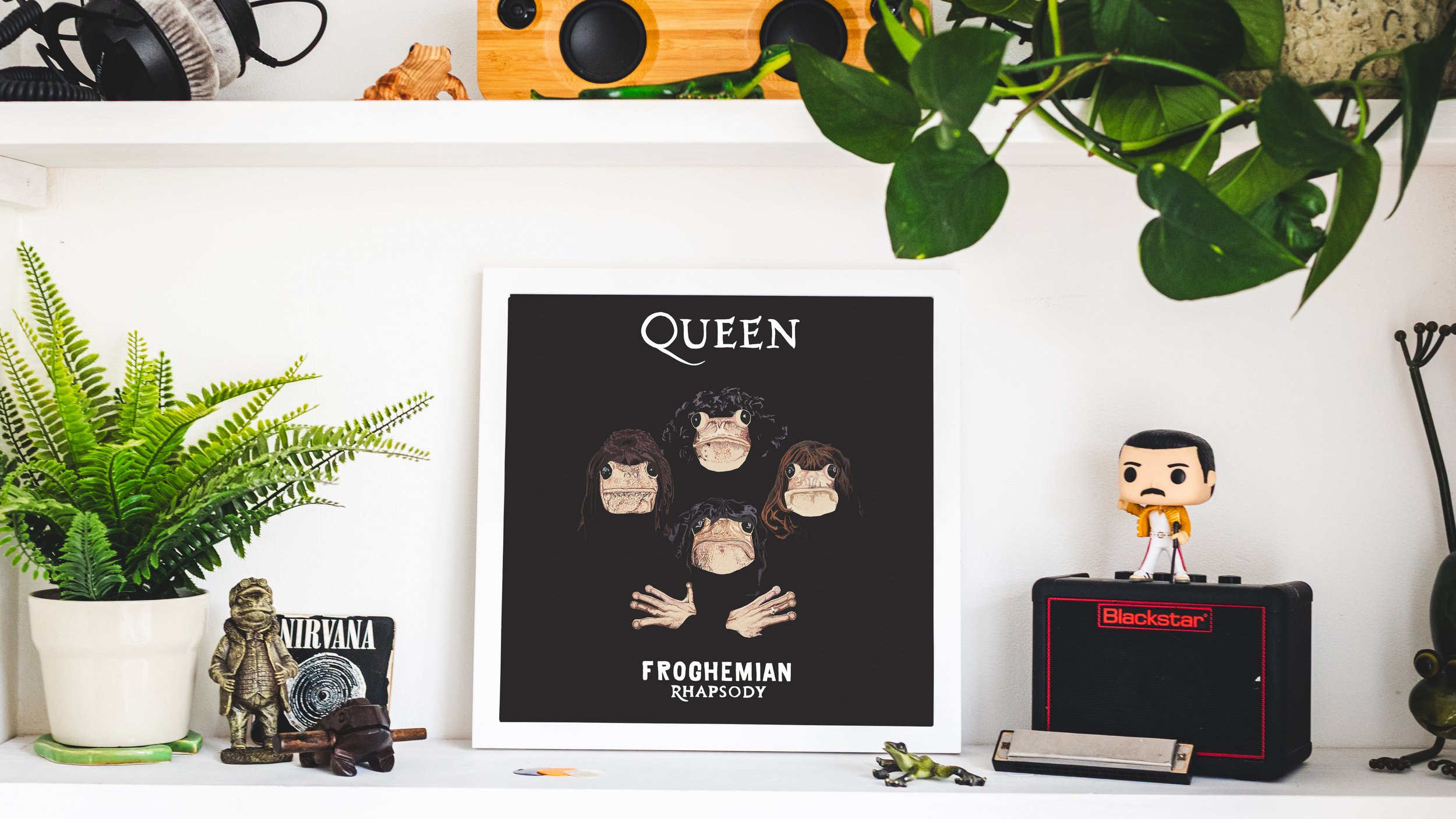 WHITE_FRAME_QUEEN_WIDE.jpg