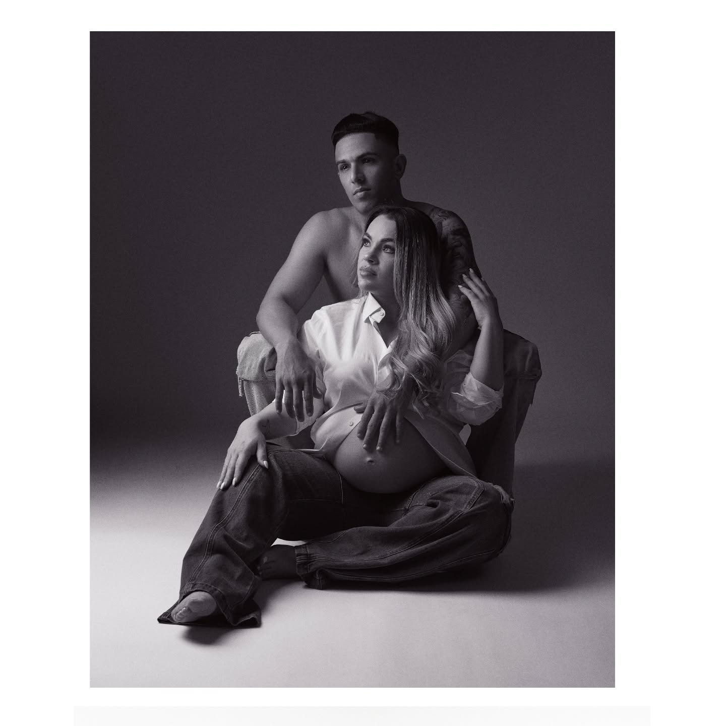 Hay im&aacute;genes que hablan por su forma, por su orden, por su dise&ntilde;o. Esta fue una de esas sesiones donde lo visual lo fue marcando todo: cada l&iacute;nea, cada pliegue, cada curva de luz pensada para acompa&ntilde;ar y sostener la figura