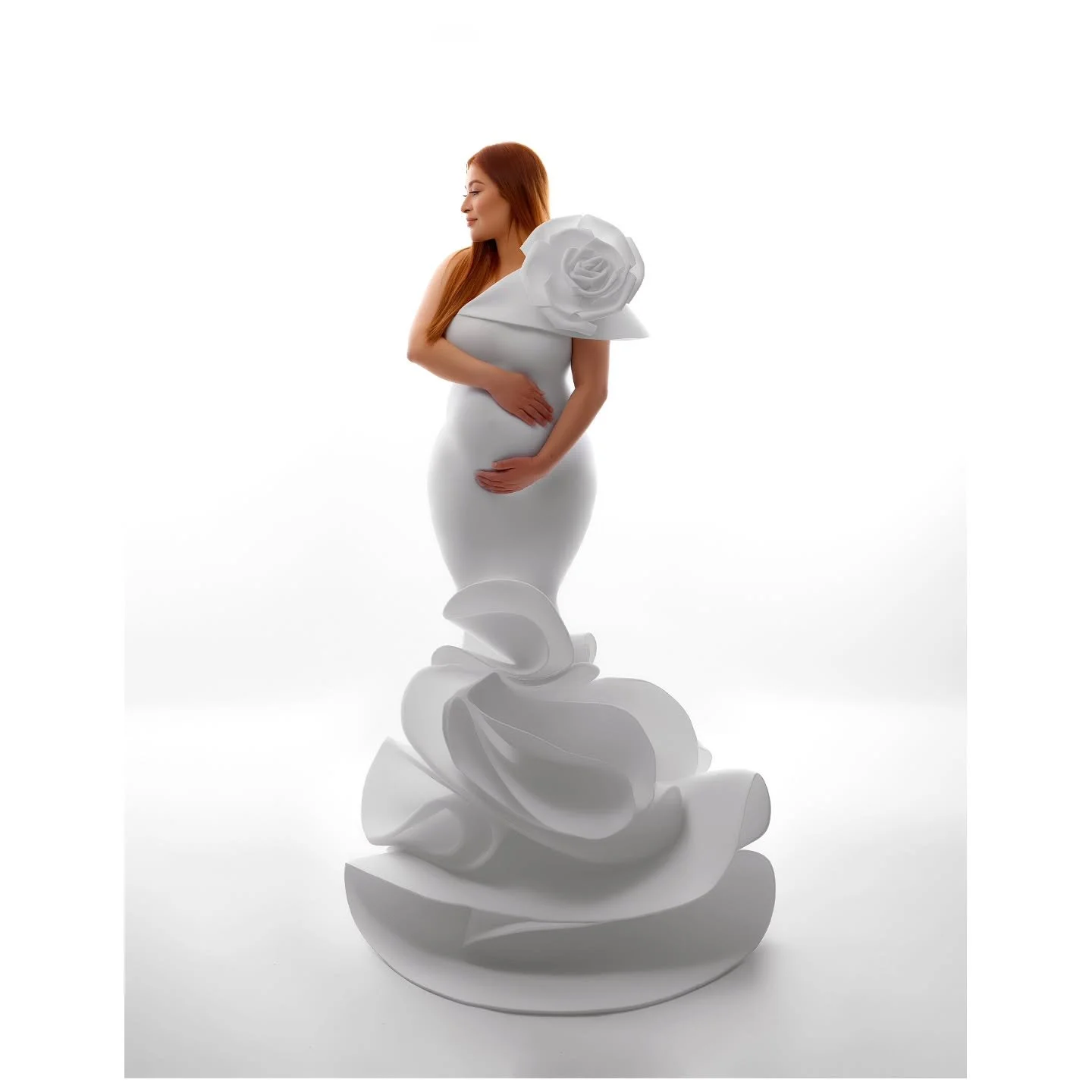 Hay sesiones que se sienten ligeras desde el primer instante.
Ellos llegaron as&iacute;: conectados, presentes, con una complicidad que no hac&iacute;a ruido, pero s&iacute; hablaba en cada mirada.

&Eacute;l la acompa&ntilde;aba con una suavidad bon