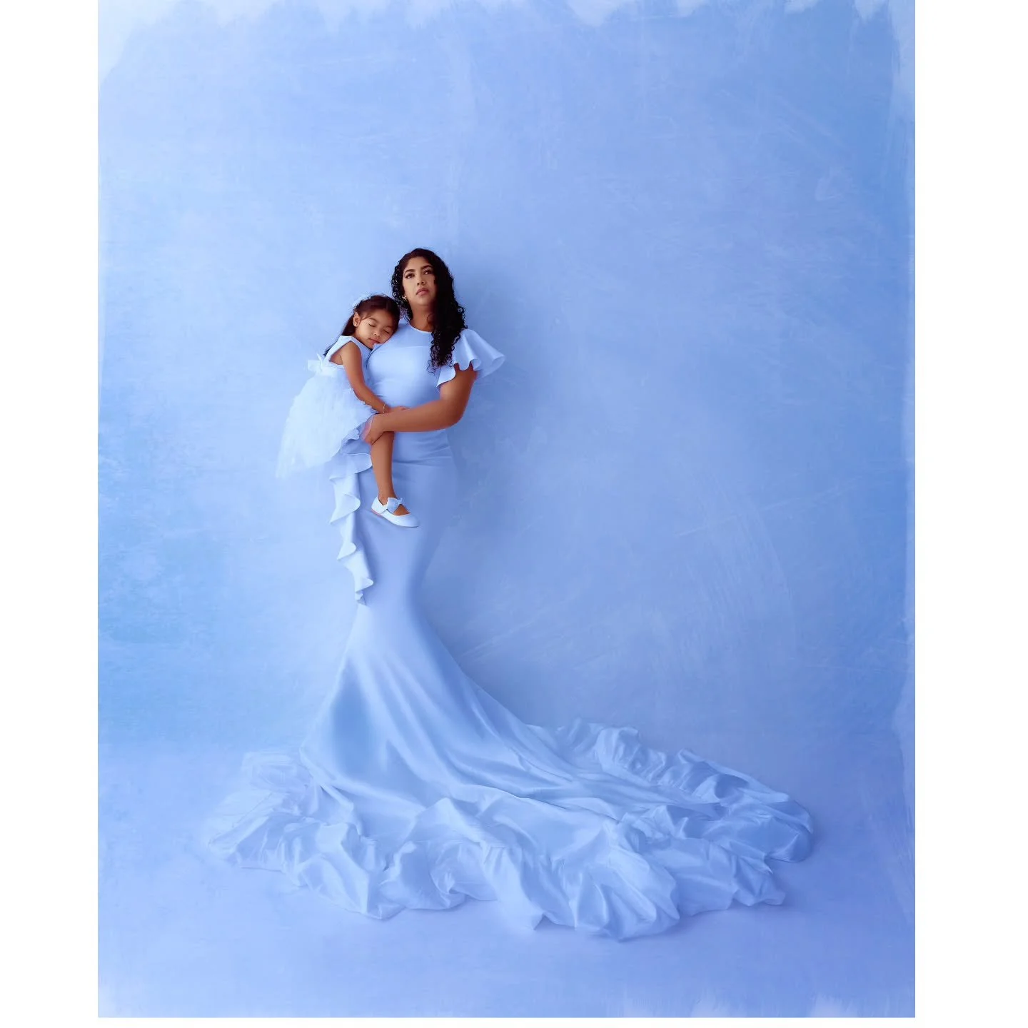 Some connections are not directed.
They simply occur.

In this session, mother and daughter allowed themselves to be present, without forcing anything. They played, looked at each other, recognized each other. And that—when it is real—is immediately noticeable in front of 