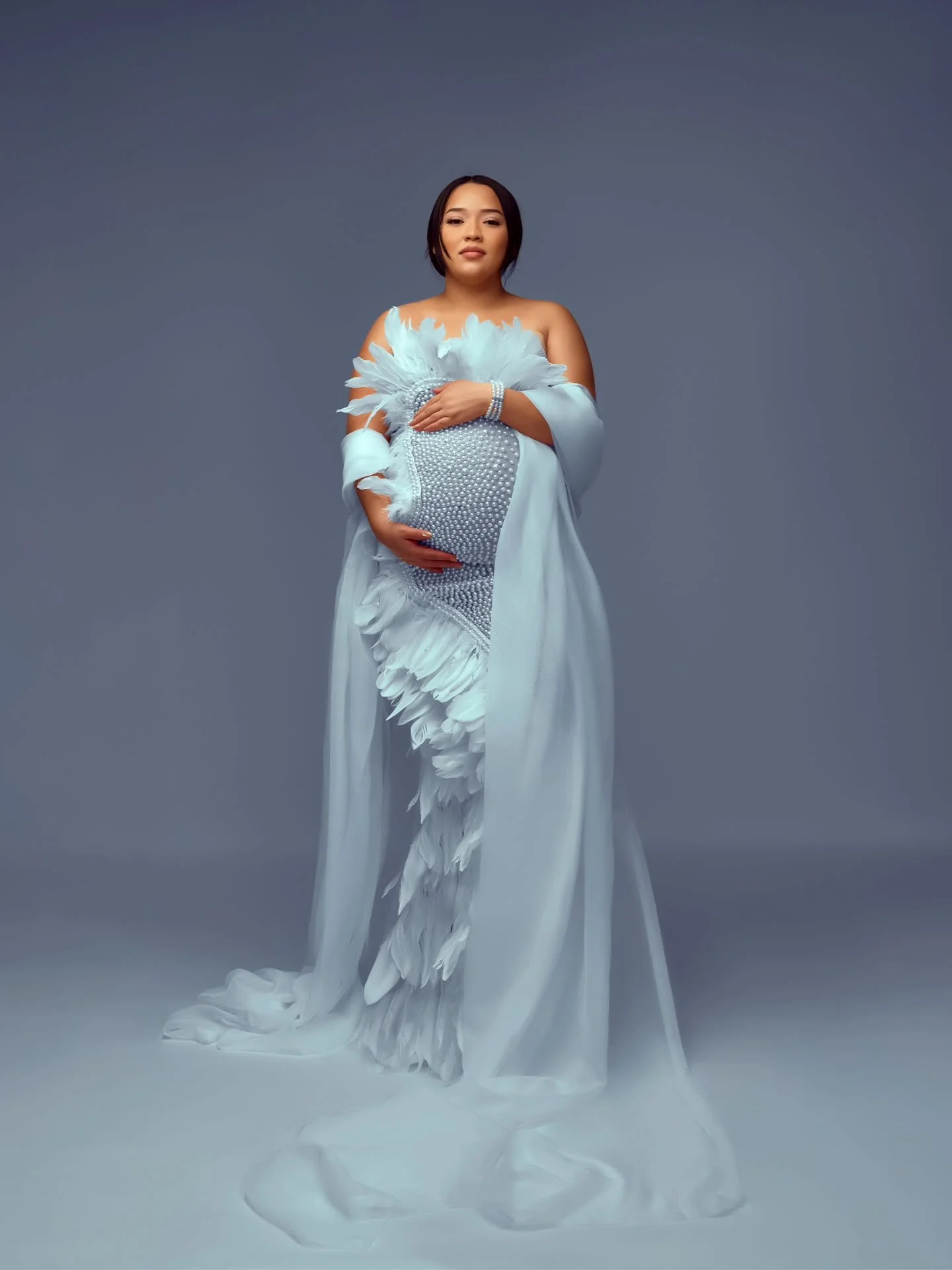 The session flowed organically. Between smiles and sincere gestures, a comfortable, tension-free atmosphere was created, where both were able to connect with this moment that was so important to them. They felt at ease, and 