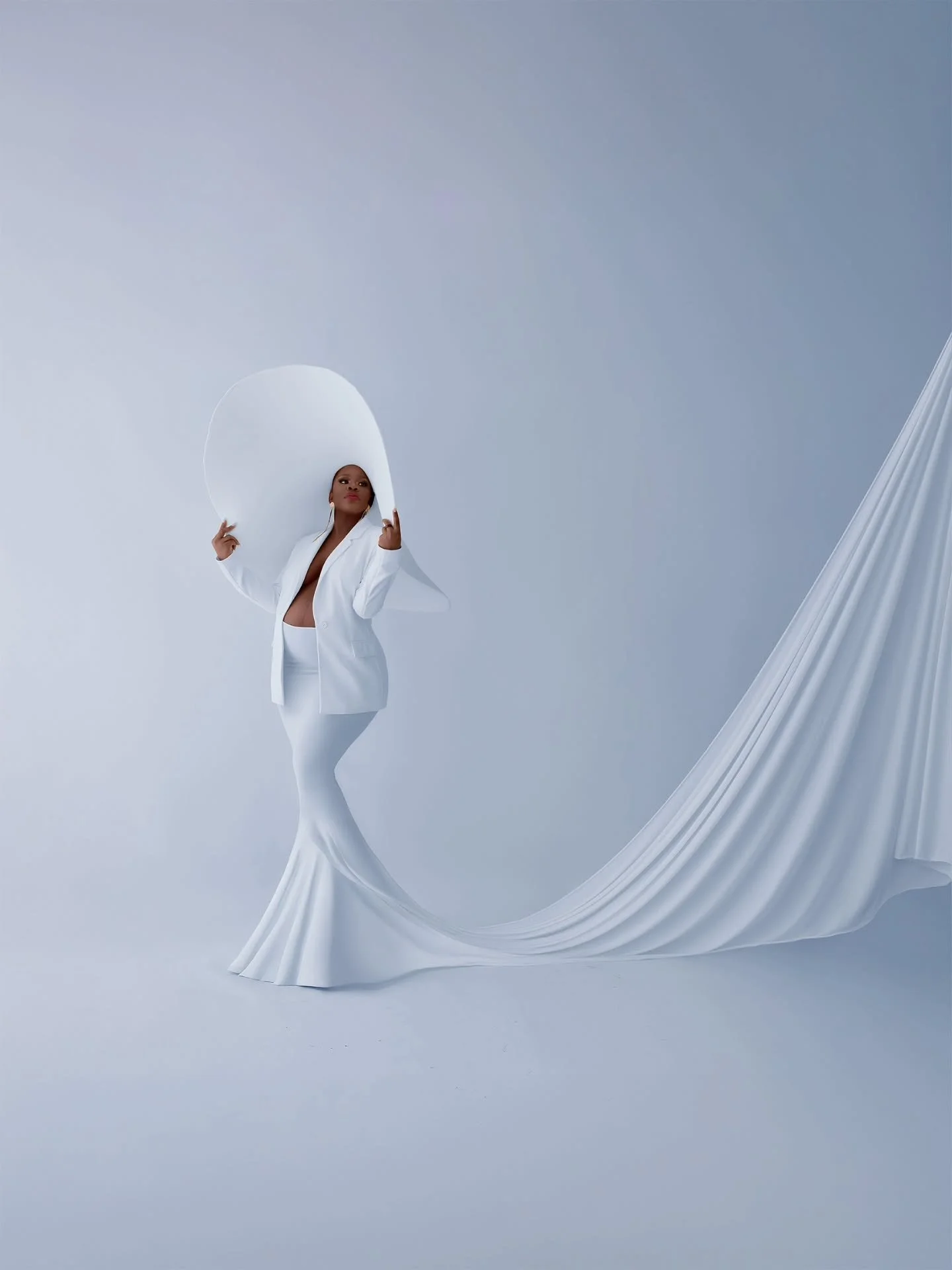 There are couples who walk into the studio bringing more than excitement &mdash; they bring partnership.

She allowed herself to live this moment with confidence, with elegance, with that quiet strength that turns waiting into presence. He was there,