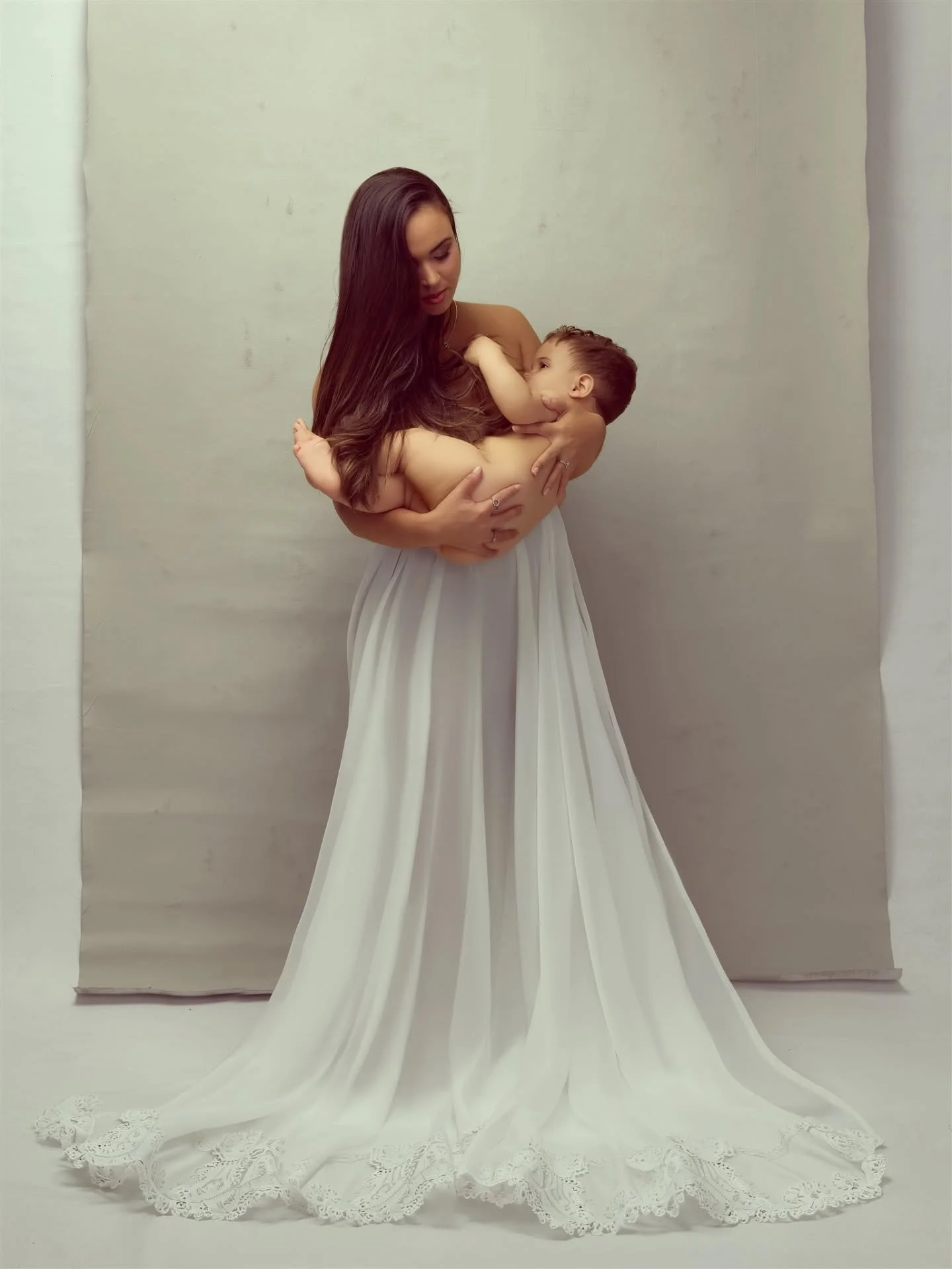 Hay familias que se convierten en parte del camino.

Con ellos no ha sido solo una sesi&oacute;n&hellip;
han sido etapas. Momentos distintos, tiempos diferentes, emociones que evolucionan pero conservan la misma esencia.

Hemos tenido el privilegio d