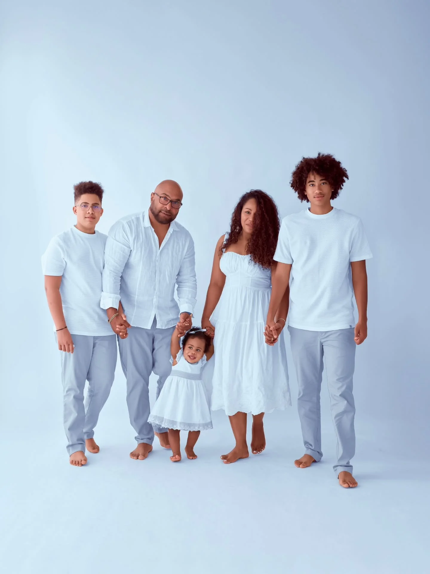 Hay familias que se disfrutan de una manera muy especial, y ellos son una de esas. Se siente el cari&ntilde;o, la uni&oacute;n y esa forma tan bonita de acompa&ntilde;arse entre todos, desde los m&aacute;s grandes hasta la peque&ntilde;a de la casa.
