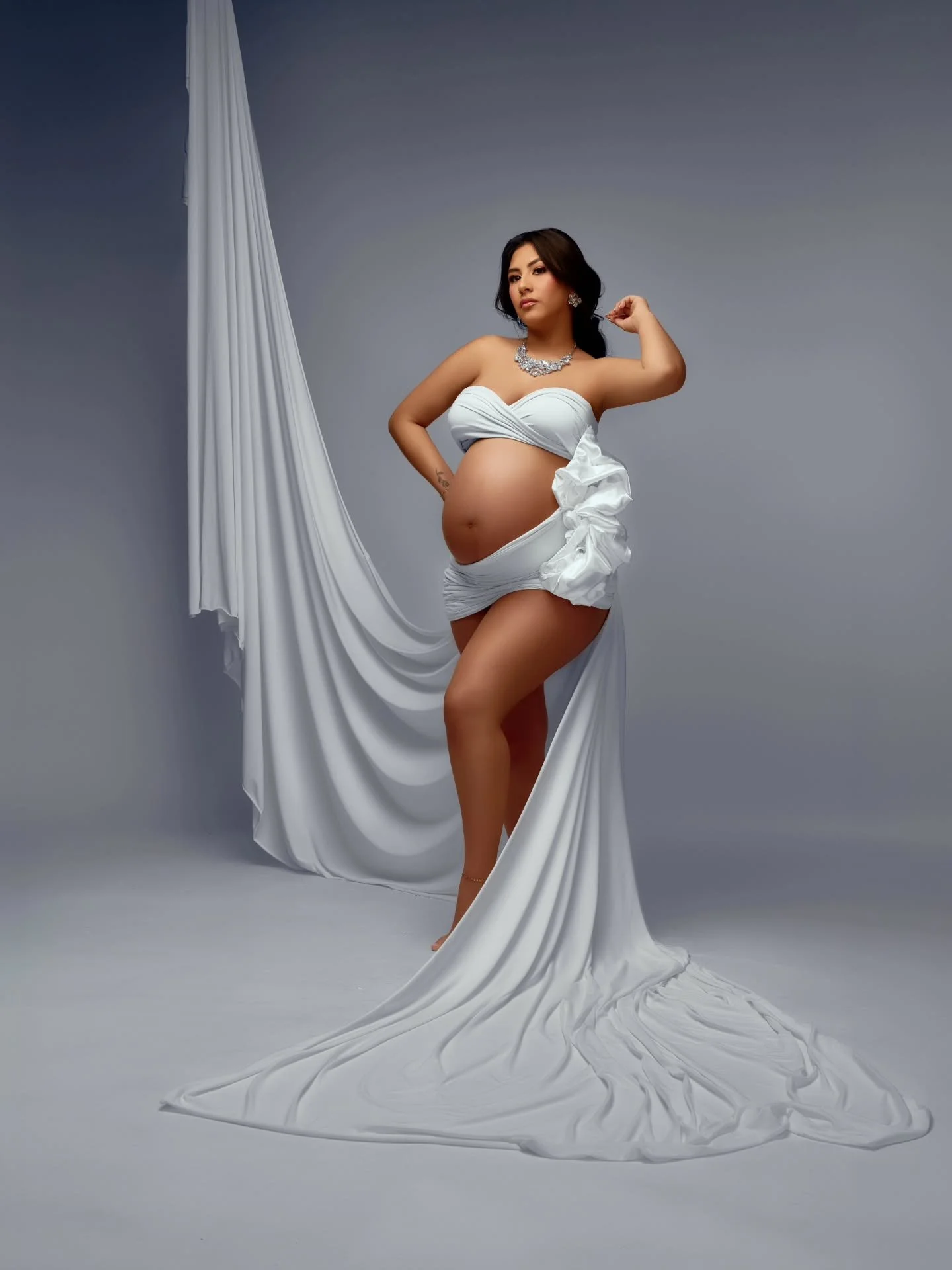 Hay momentos en los que la maternidad no se explica&hellip;
se sostiene.

En la quietud de un gesto, en la forma en que el cuerpo se adapta, en c&oacute;mo la mirada se vuelve m&aacute;s profunda sin necesidad de decir nada.

Aqu&iacute; no hay exces