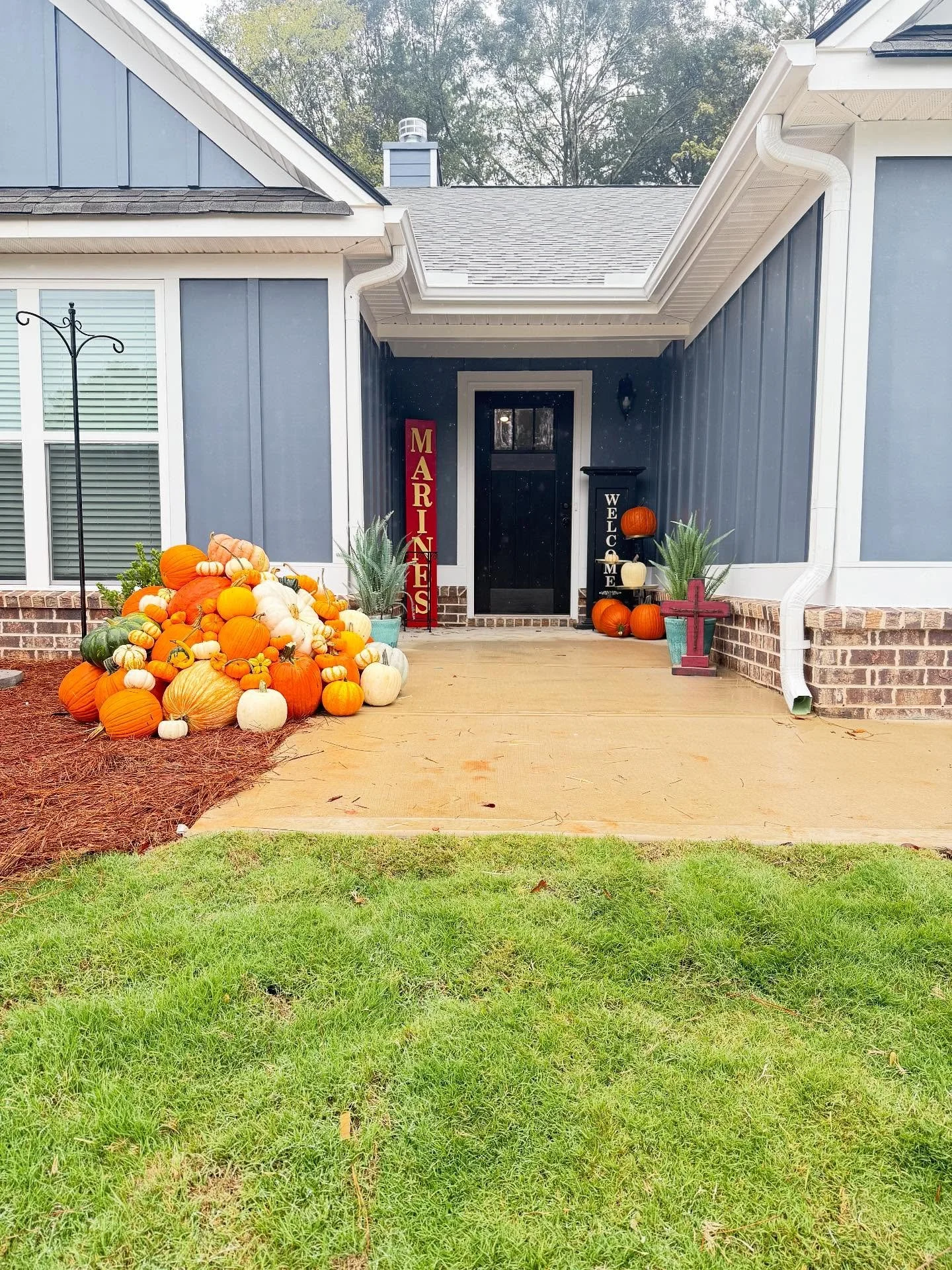 🍁🍂🎃Fall pumpkin display🎃 🍂🍁 #twoguysandamower #pumpkindecor #falldecor #autumndecor #landscapemanagement #gwinnett #georgia