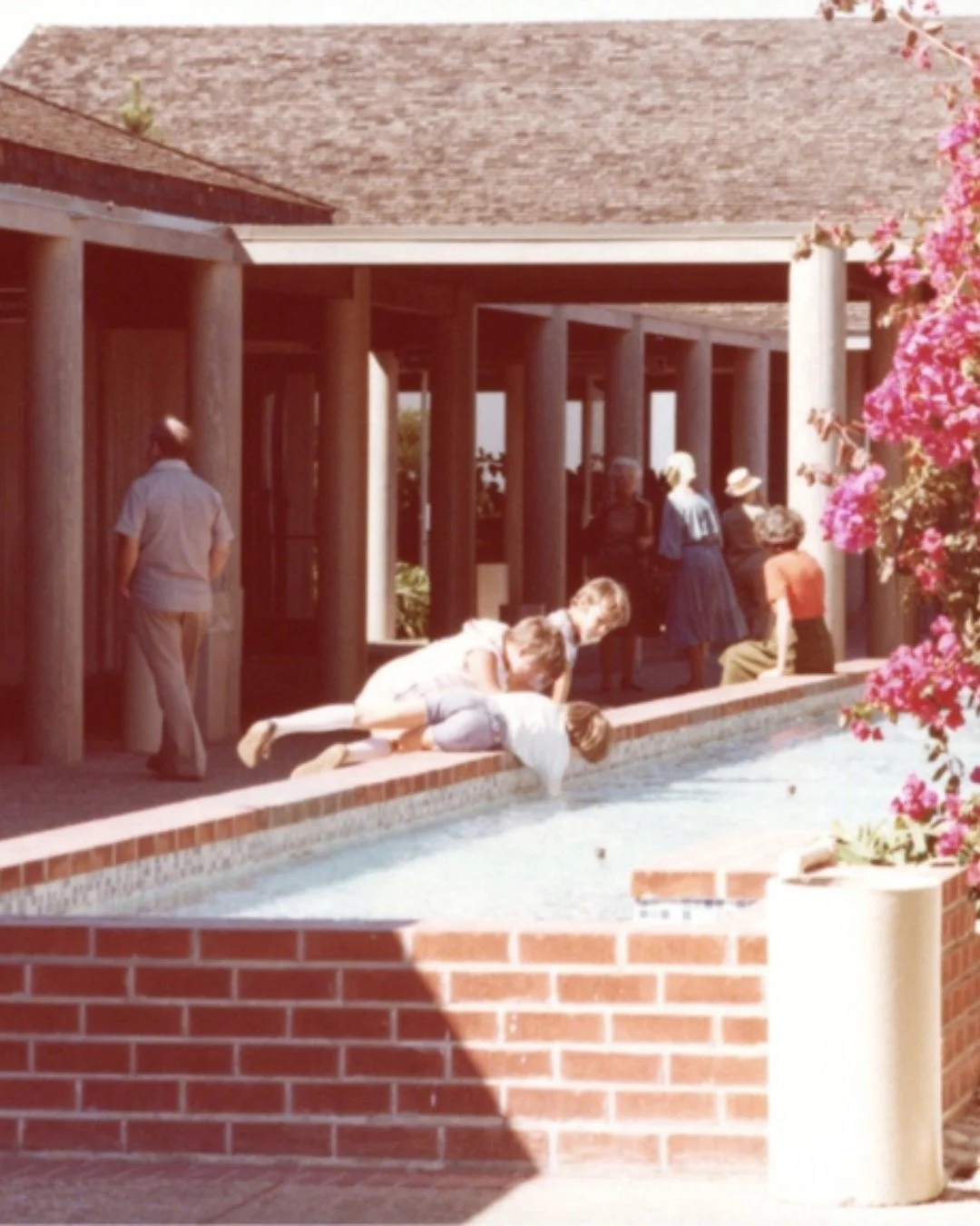 When was this photo taken? 👀📸
If you guessed the 1980s, you’re correct! This tranquil reflecting pool once greeted visitors outside the Cabrillo National Monument Visitor Center.
Originally built in 1966 as part of the National Park Service