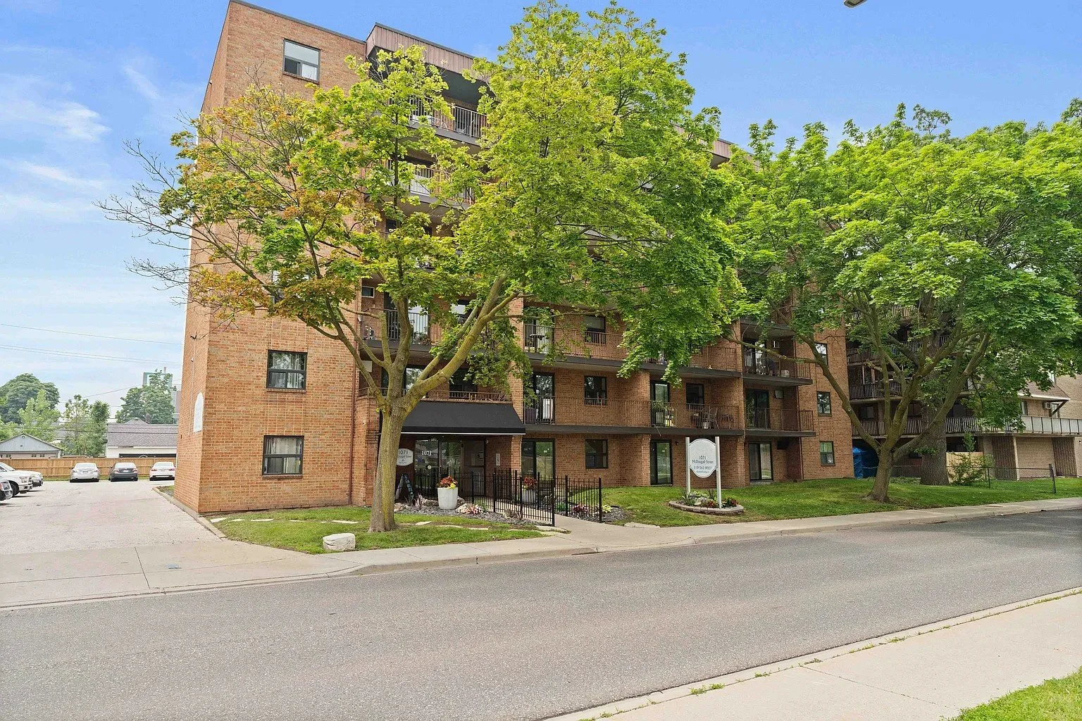 Carlsie Tower Apartments