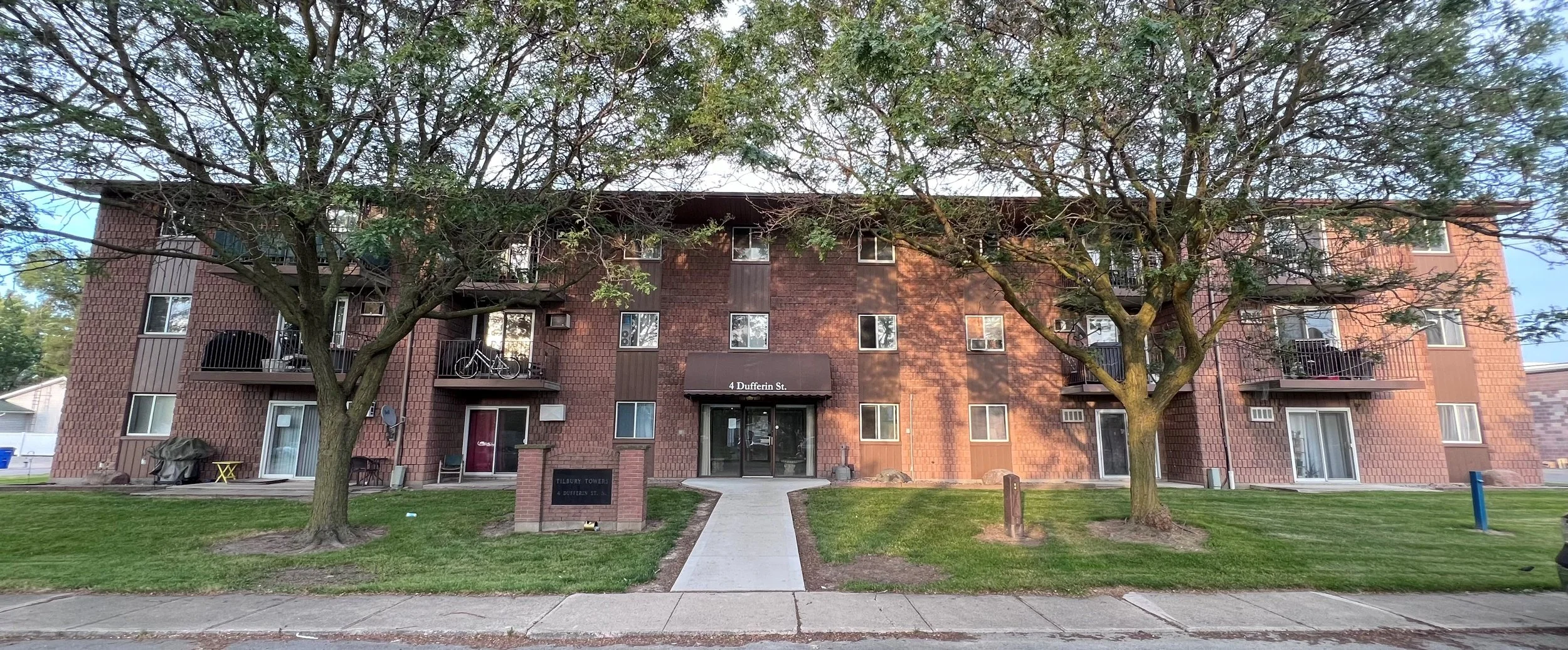 4 Dufferin Photo Closing.jpg