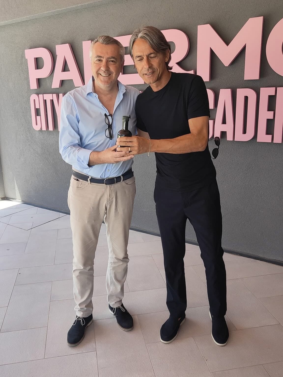 Il nuovo allenatore del Palermo, Filippo &ldquo;Pippo&rdquo; Inzaghi, &egrave; stato accolto questa mattina con entusiasmo al centro sportivo Palermo City Football Academy da una delegazione del Comune di Torretta, guidata dal sindaco Damiano Scalici