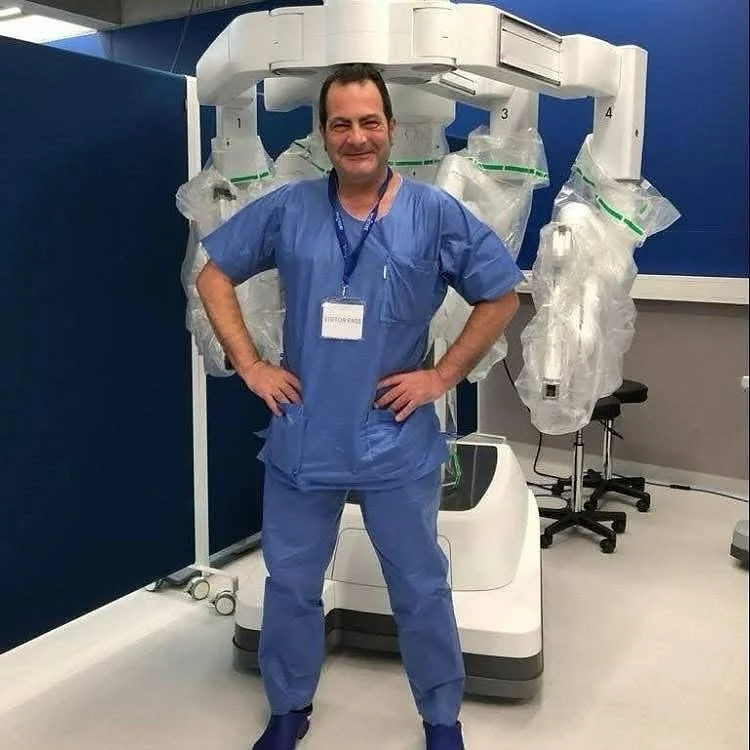È venuto a mancare il Prof. Gaspare Cucinella, ginecologo, primario dell’Ospedale Cervello di Palermo e professore universitario al Policlinico Universitario di Palermo. Aveva 55 anni. Un male incurabile lo ha strappato all’affetto