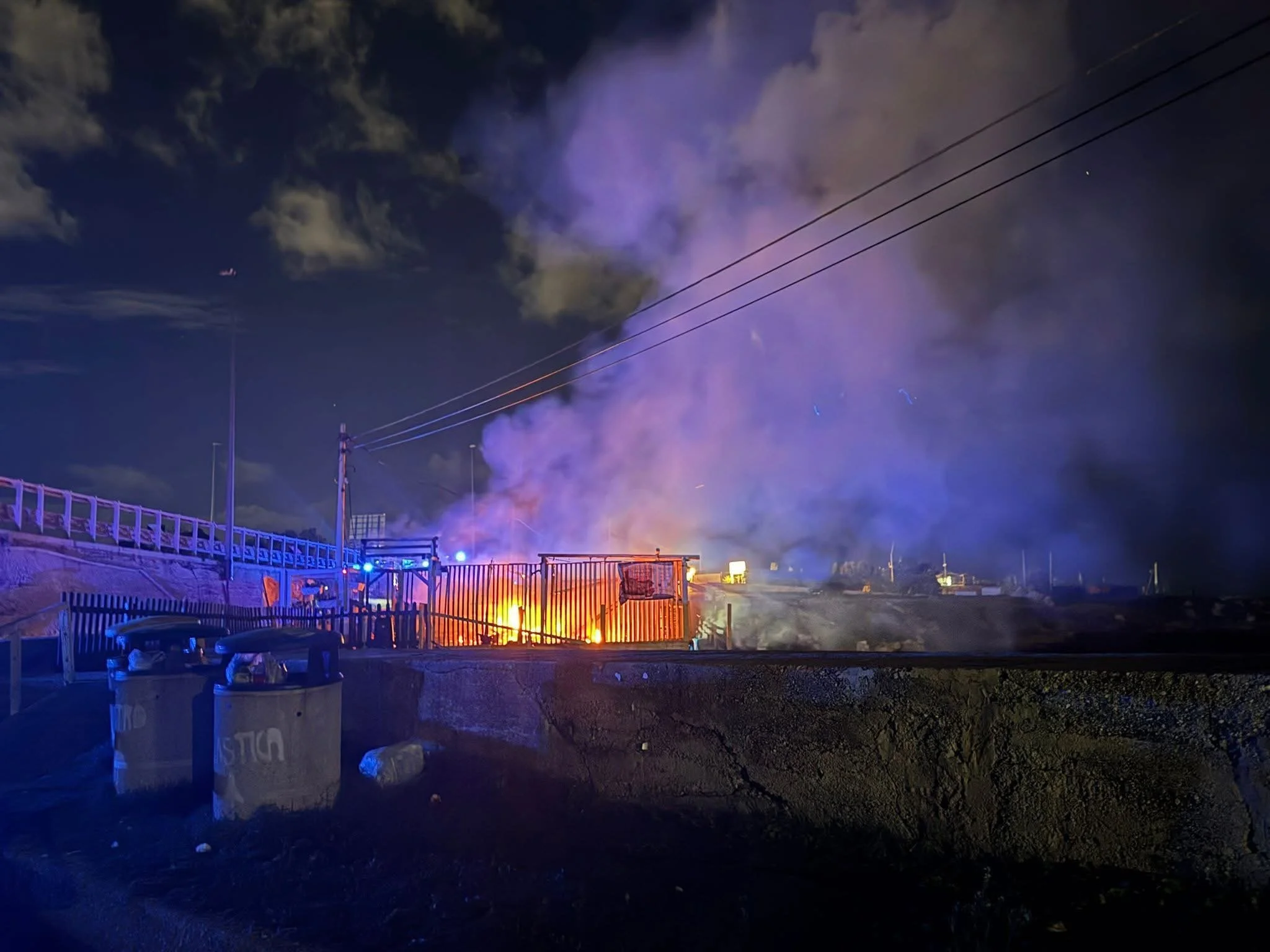 Cinisi, il lido Dolphin Beach distrutto da un incendio 
