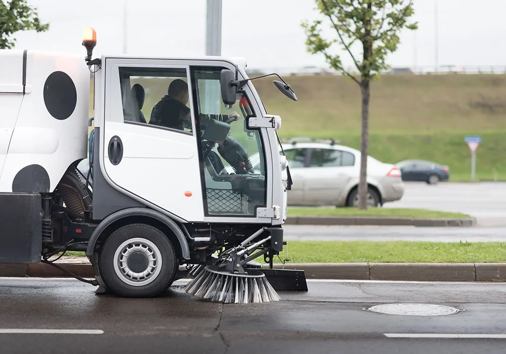Cinisi, la spazzatrice all’alba esaspera i residenti 