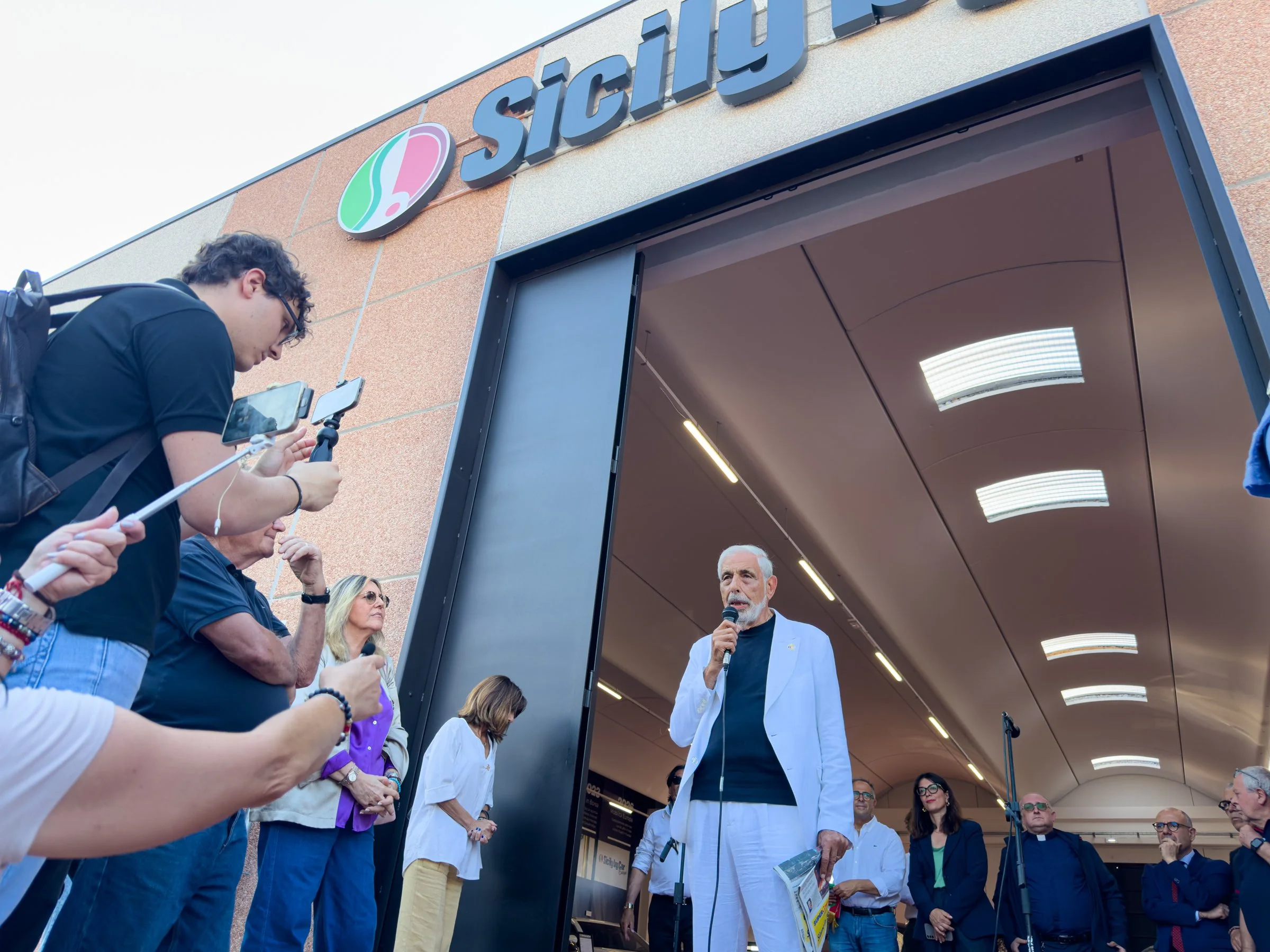 “Il male non può avere l'ultima parola”: sit in di solidarietà alla Sicily by Car