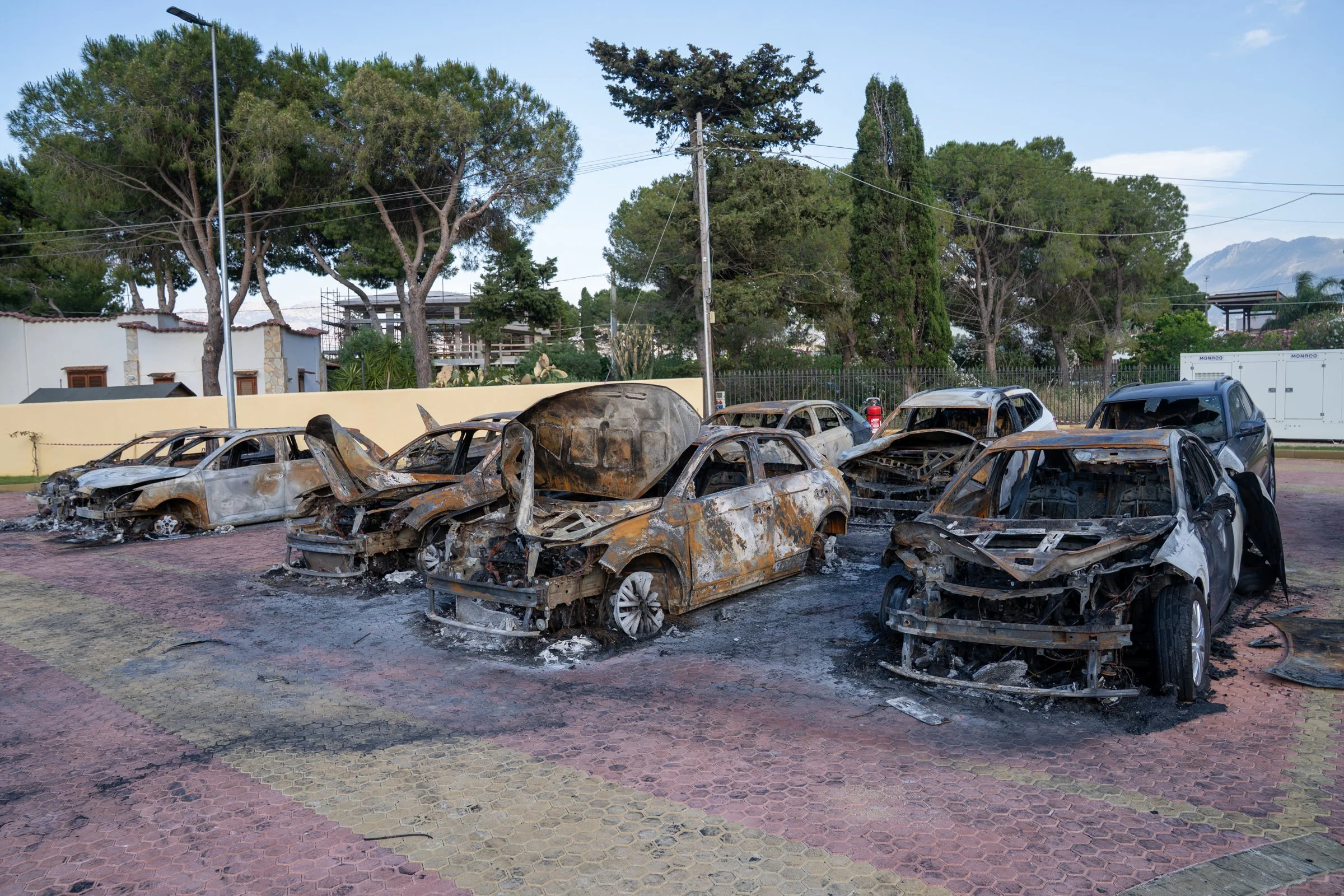 IncendioSicilybycar-Carini-9.jpg
